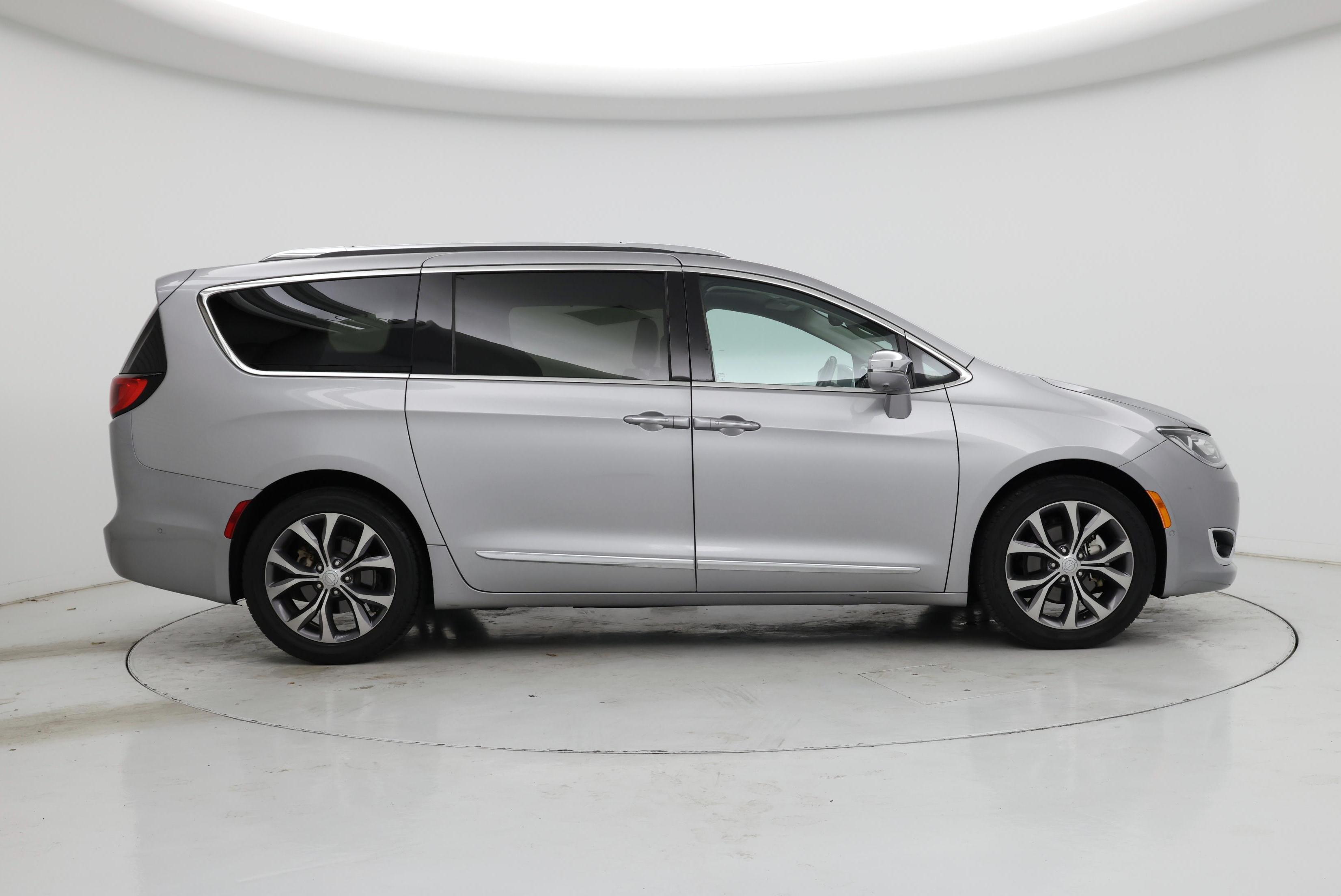 Thumbnail: 2017 Chrysler Pacifica - 7
