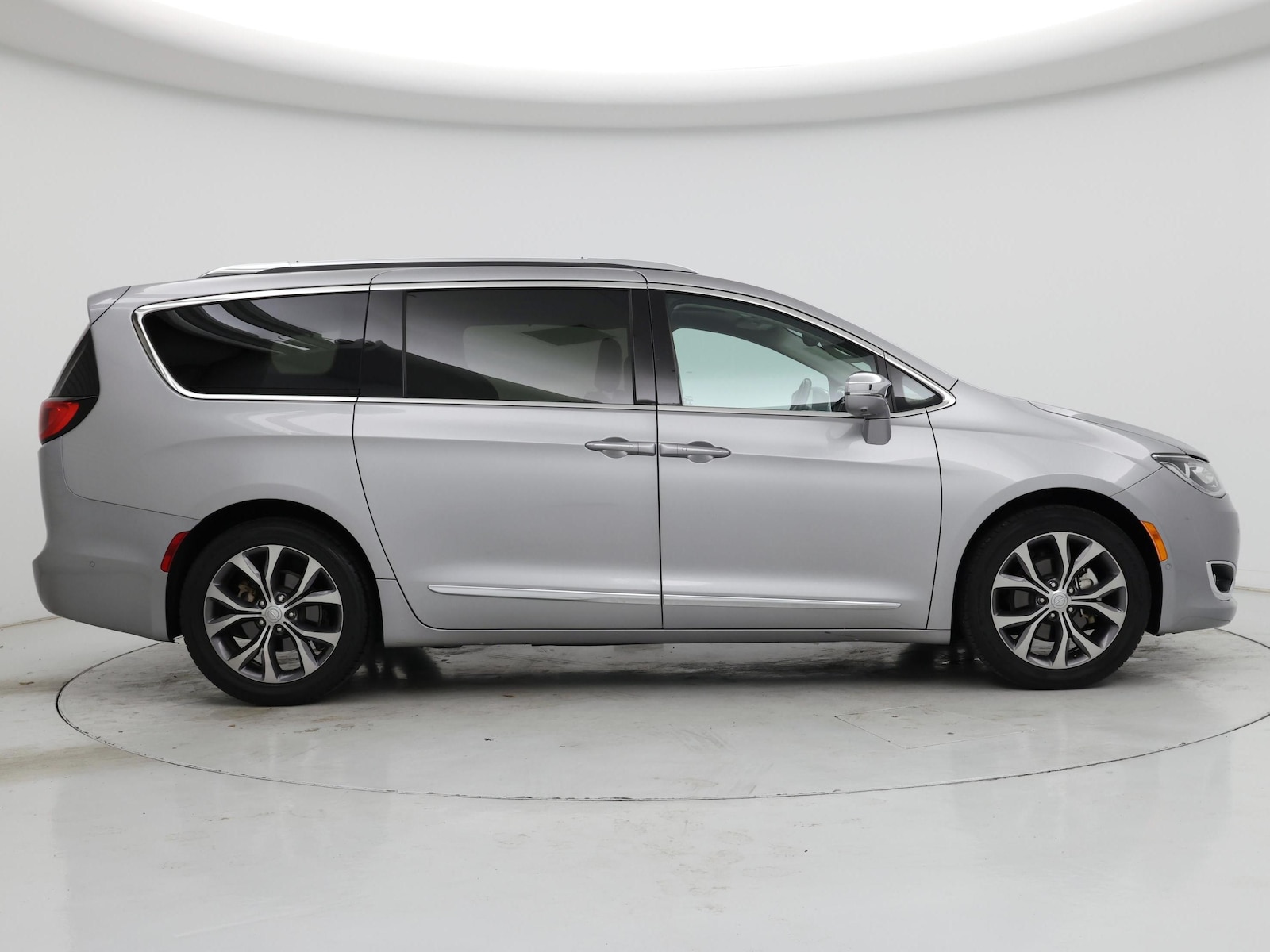 2017 Chrysler Pacifica Limited - Photo 8