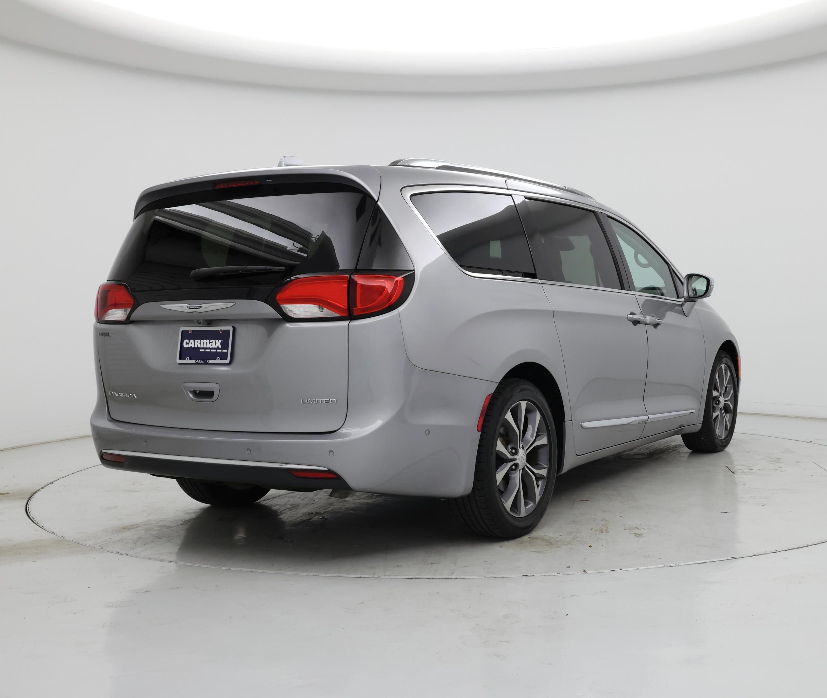 Thumbnail: 2017 Chrysler Pacifica - 8