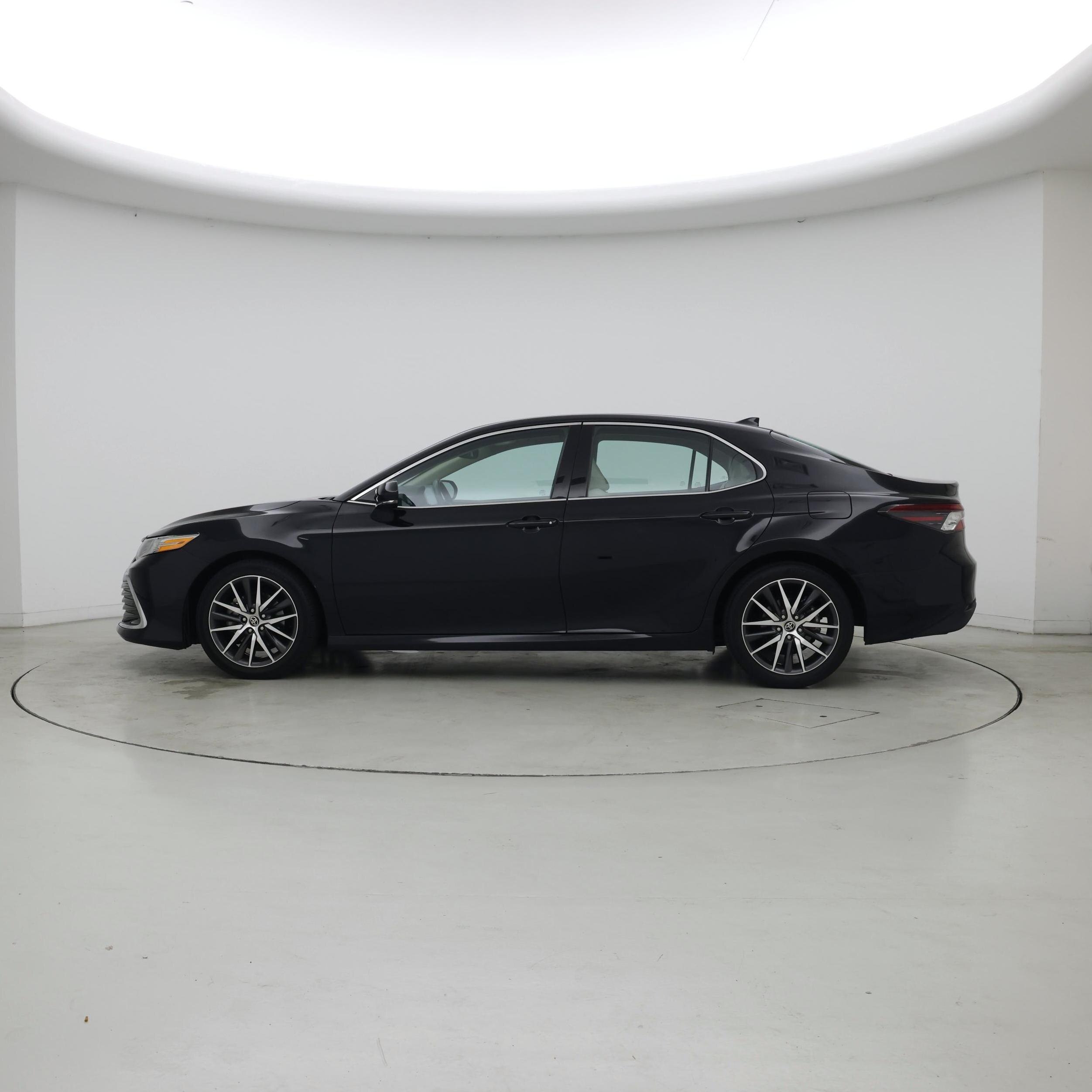 Thumbnail: 2022 Toyota Camry - 3