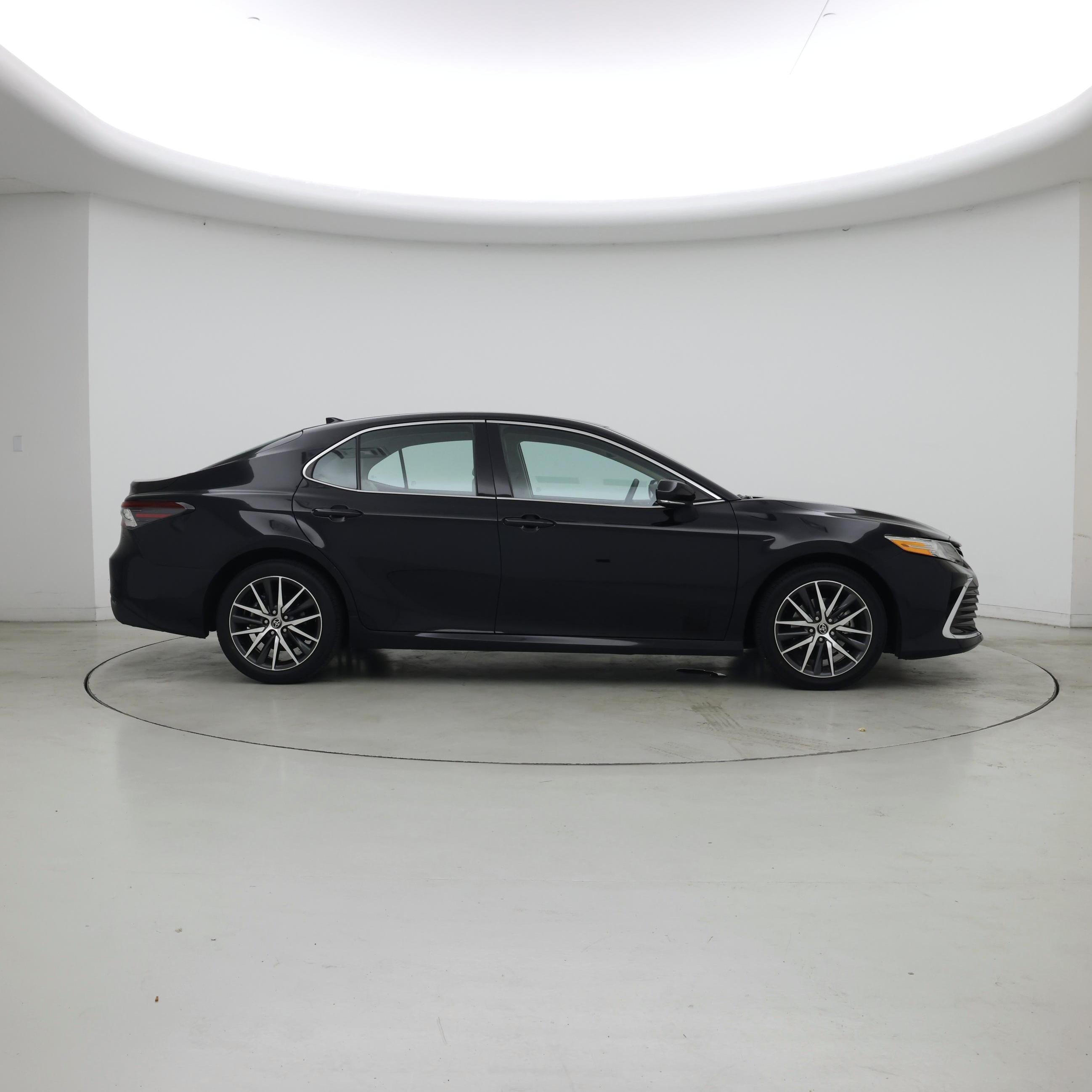 Thumbnail: 2022 Toyota Camry - 7