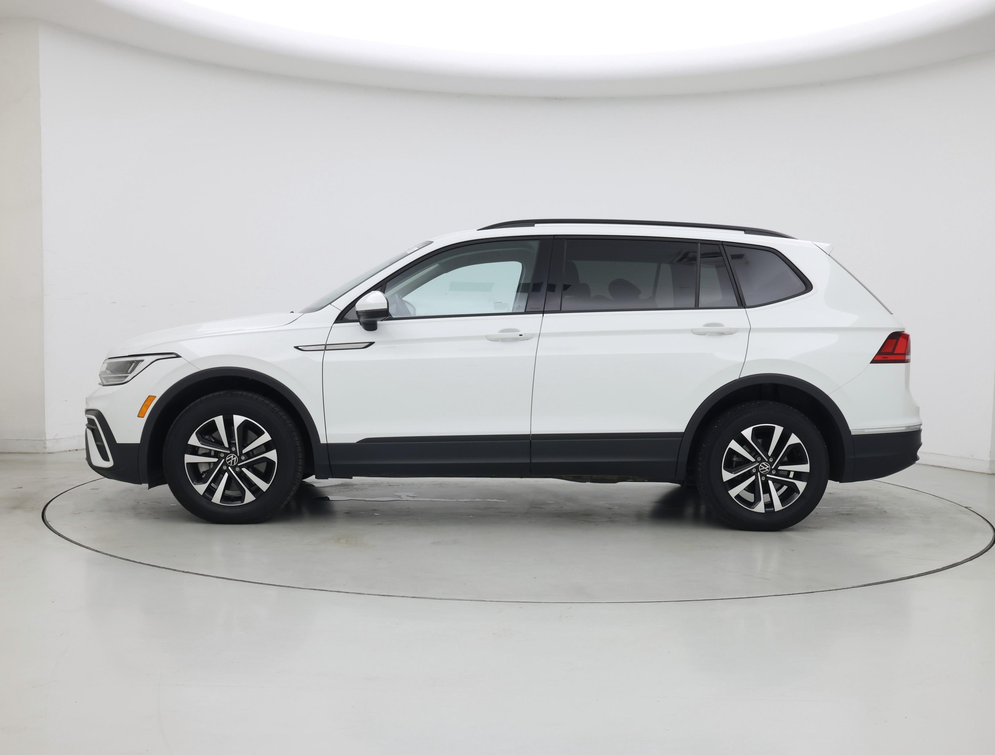 Thumbnail: 2024 Volkswagen Tiguan - 3