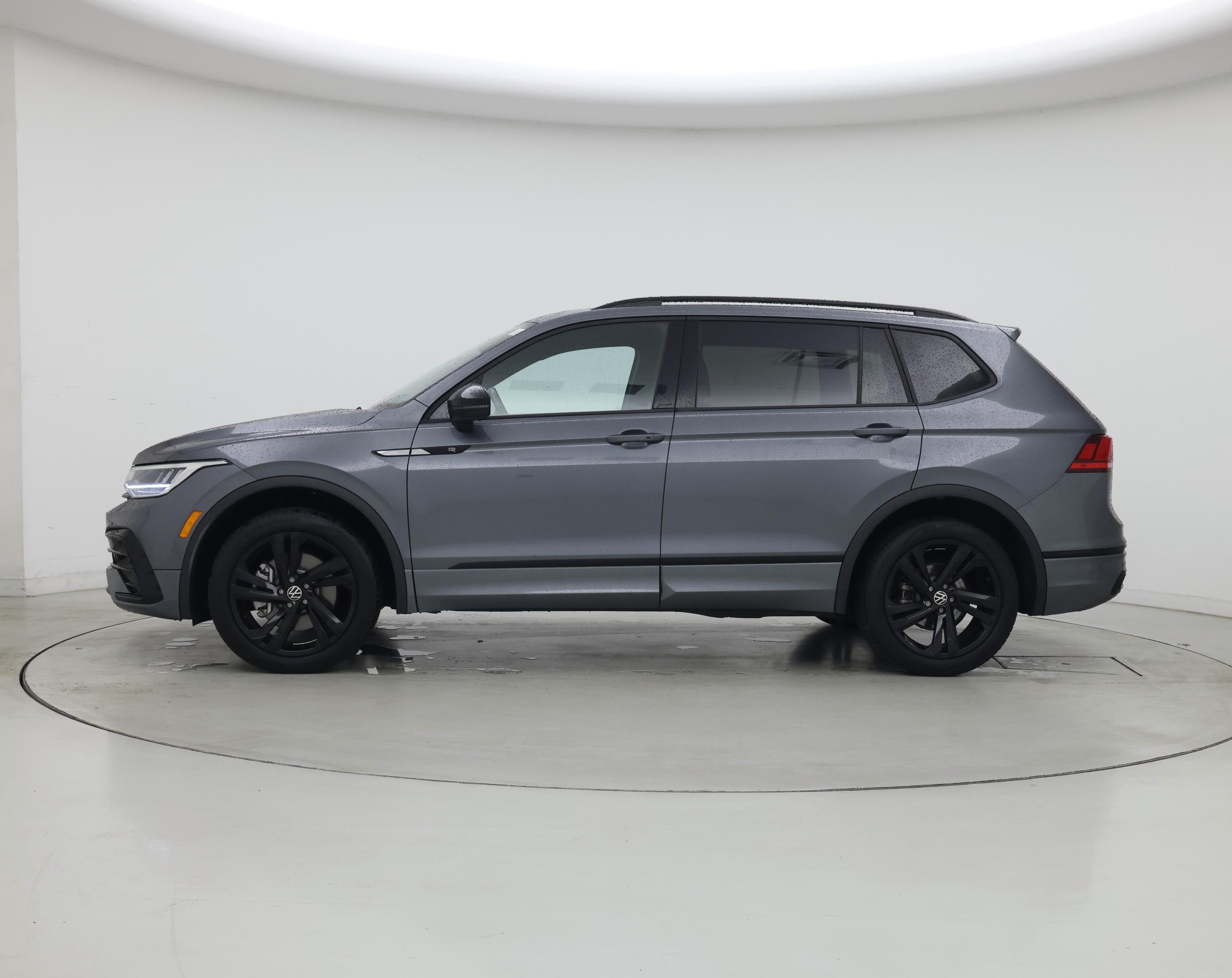 Thumbnail: 2024 Volkswagen Tiguan - 3
