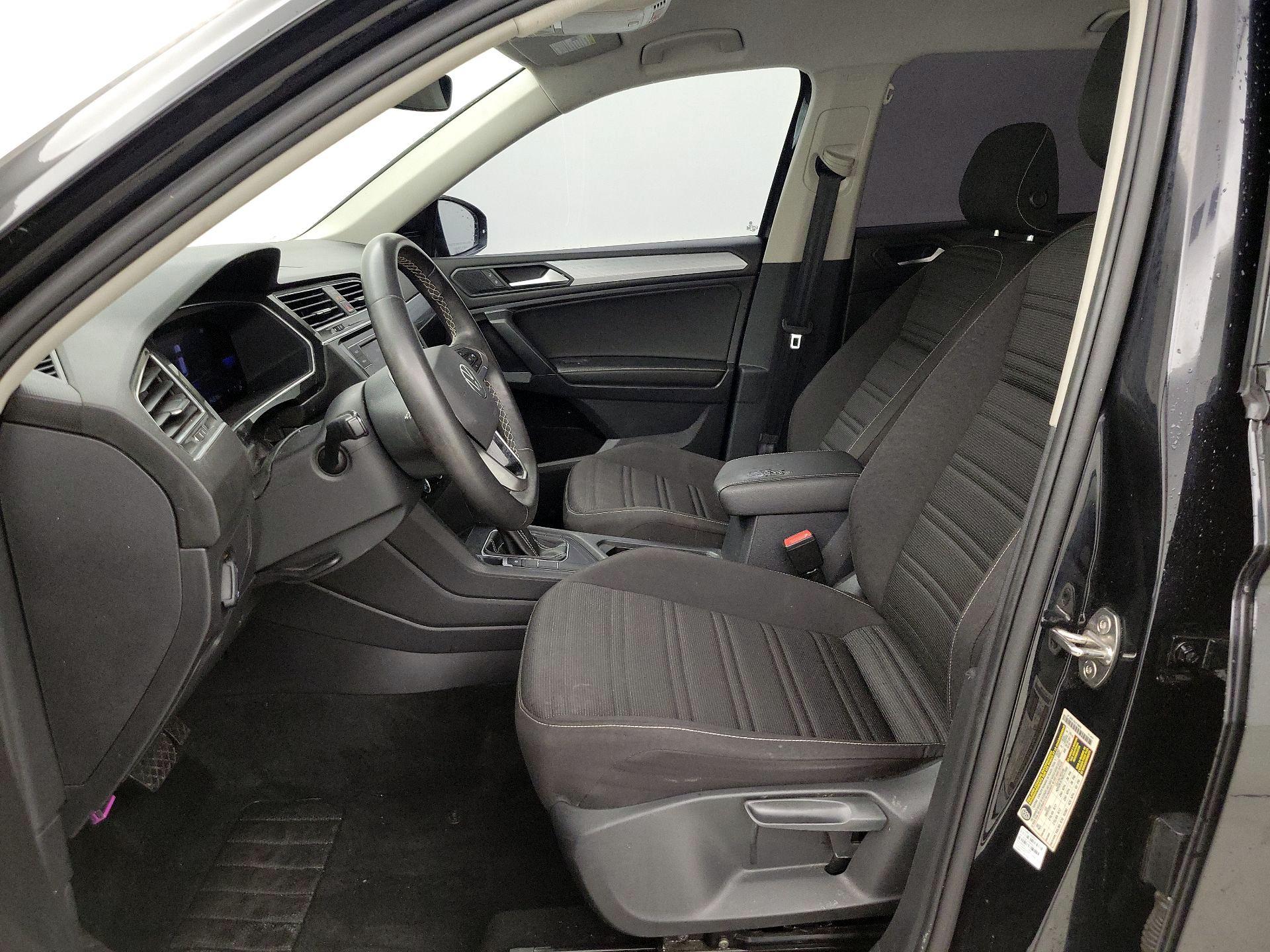 Thumbnail: 2023 Volkswagen Tiguan - 11