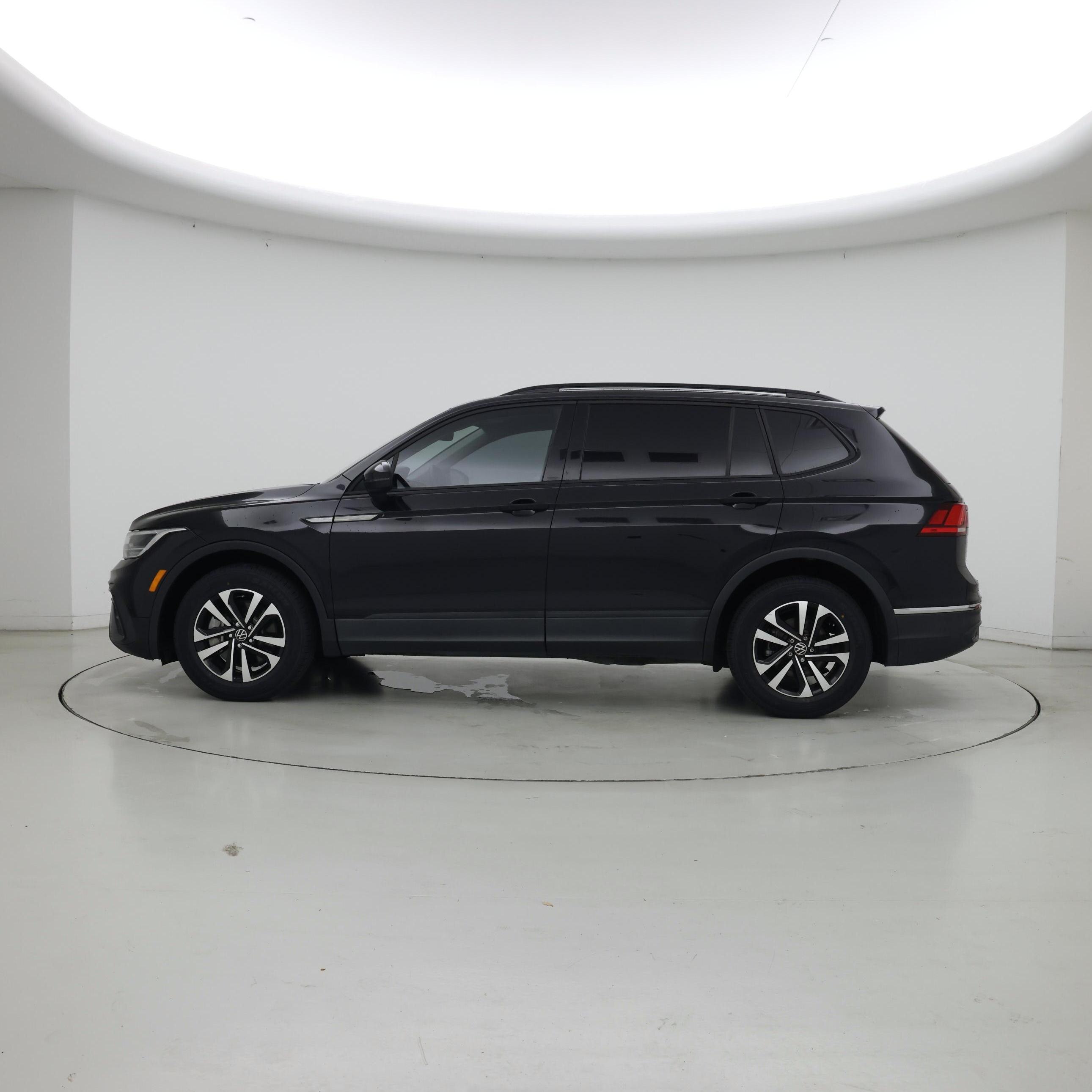Thumbnail: 2023 Volkswagen Tiguan - 3
