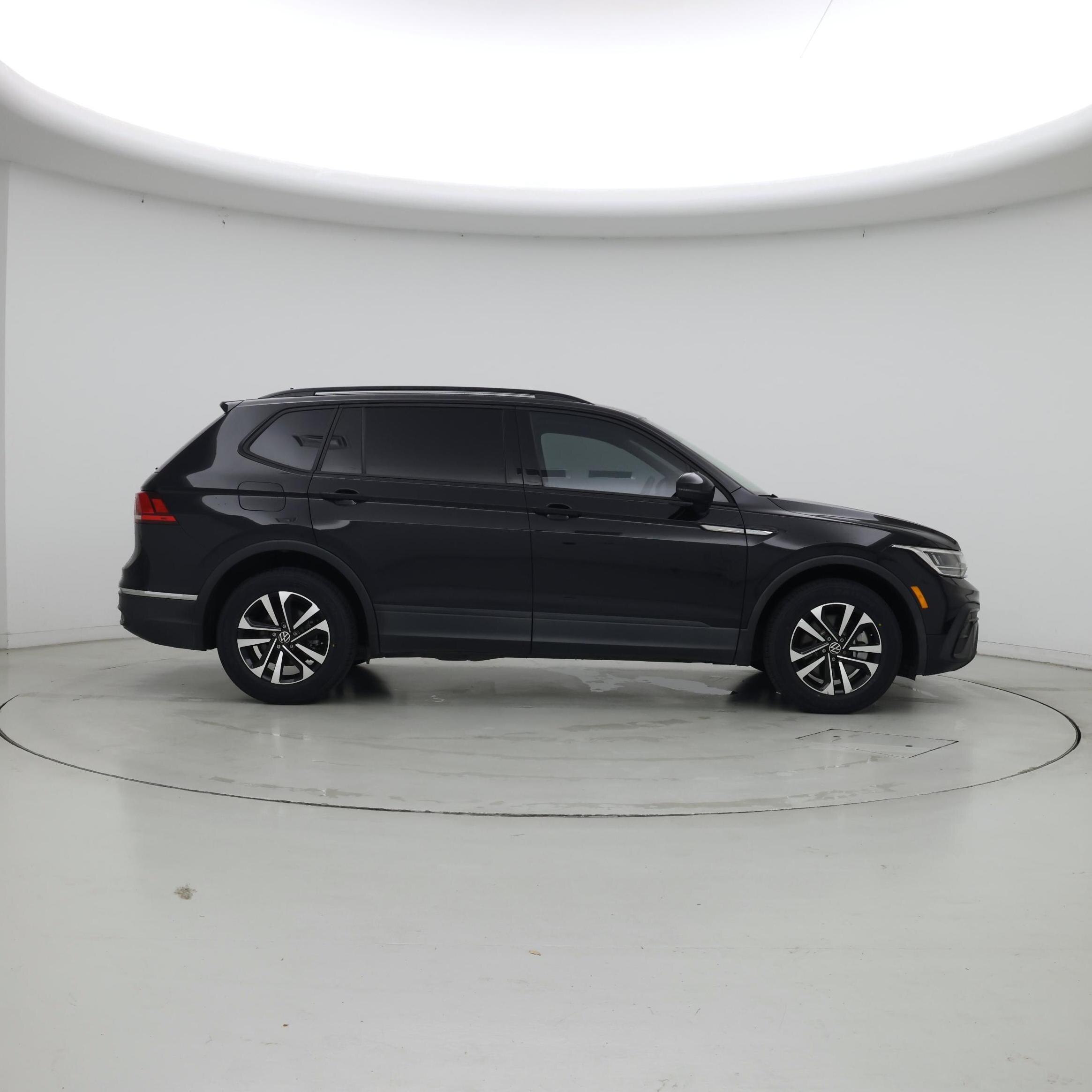 Thumbnail: 2023 Volkswagen Tiguan - 7