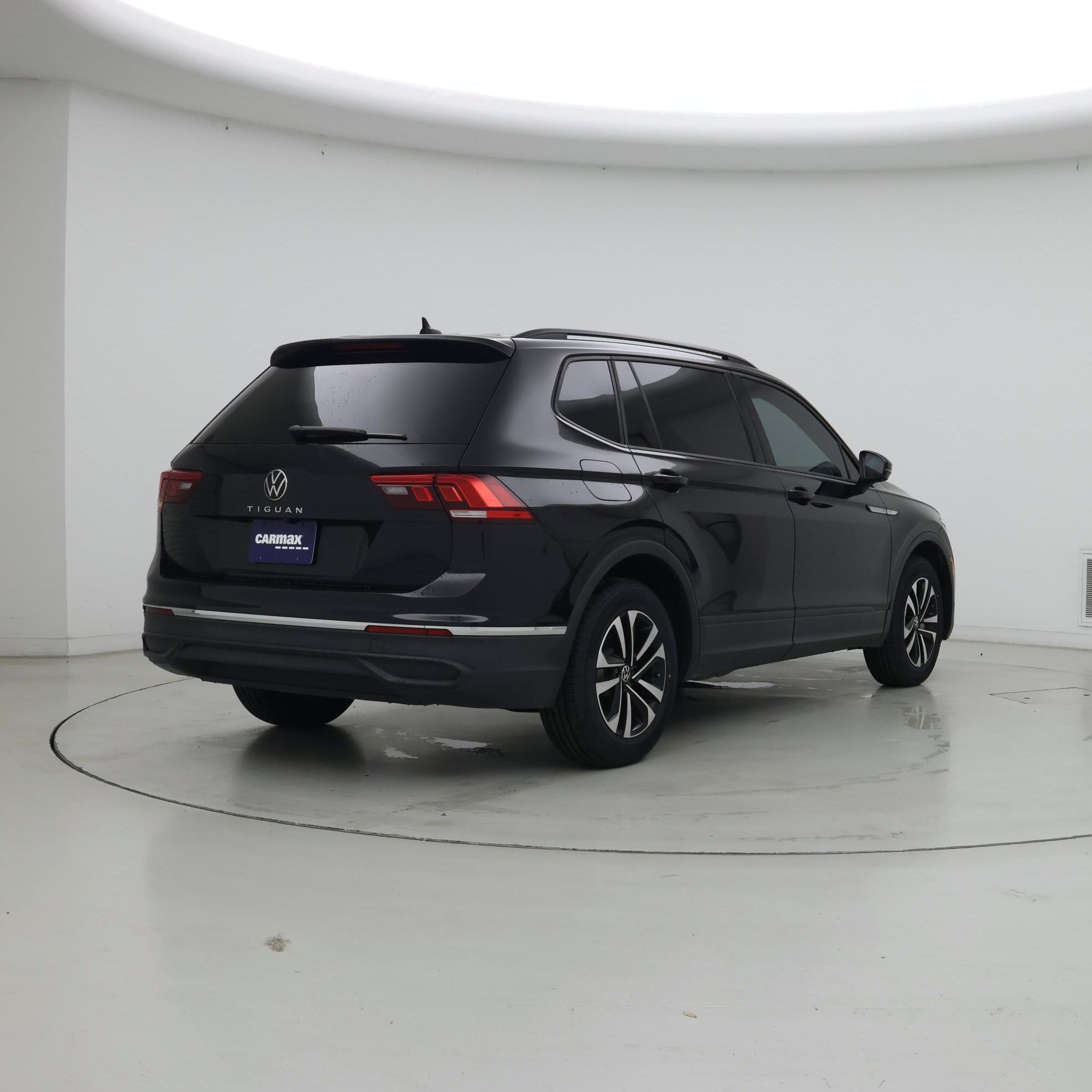 Thumbnail: 2023 Volkswagen Tiguan - 8