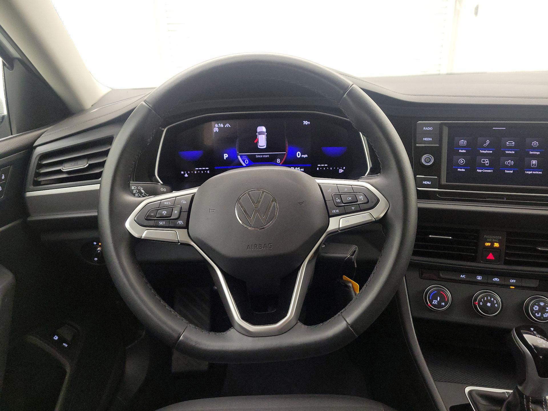 Thumbnail: 2024 Volkswagen Jetta - 10