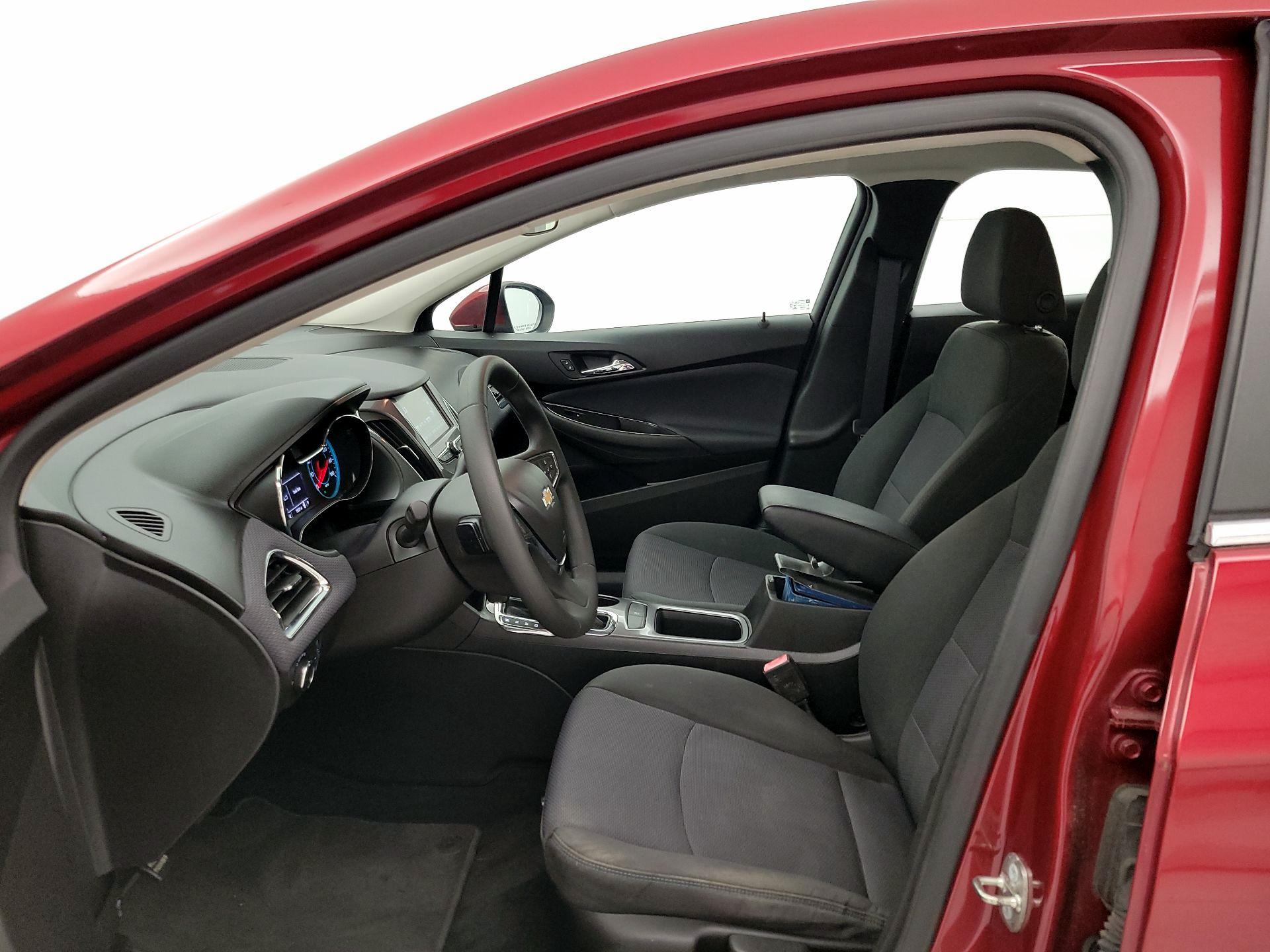 Thumbnail: 2018 Chevrolet Cruze - 11