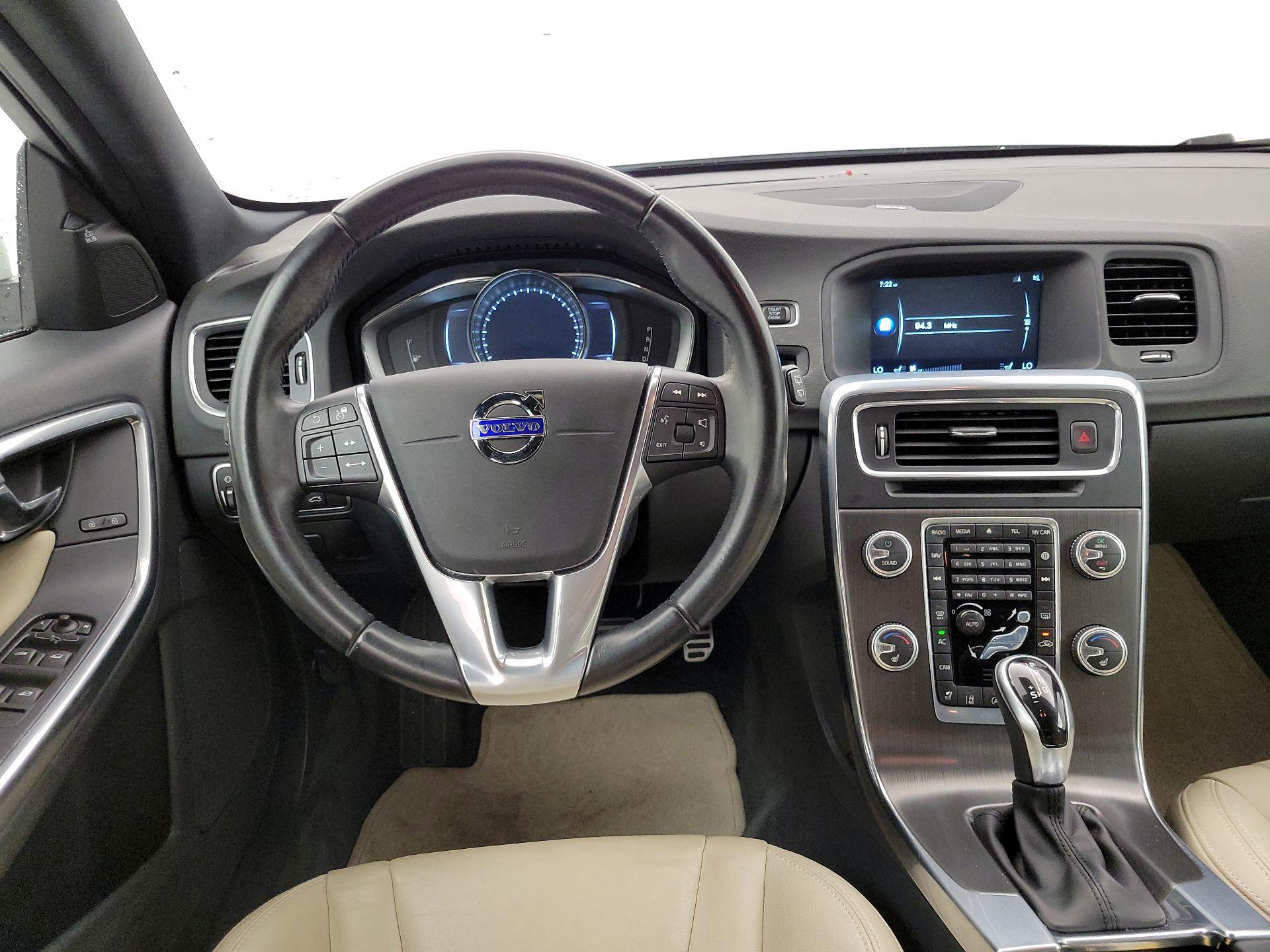 Thumbnail: 2016 Volvo V60 - 10