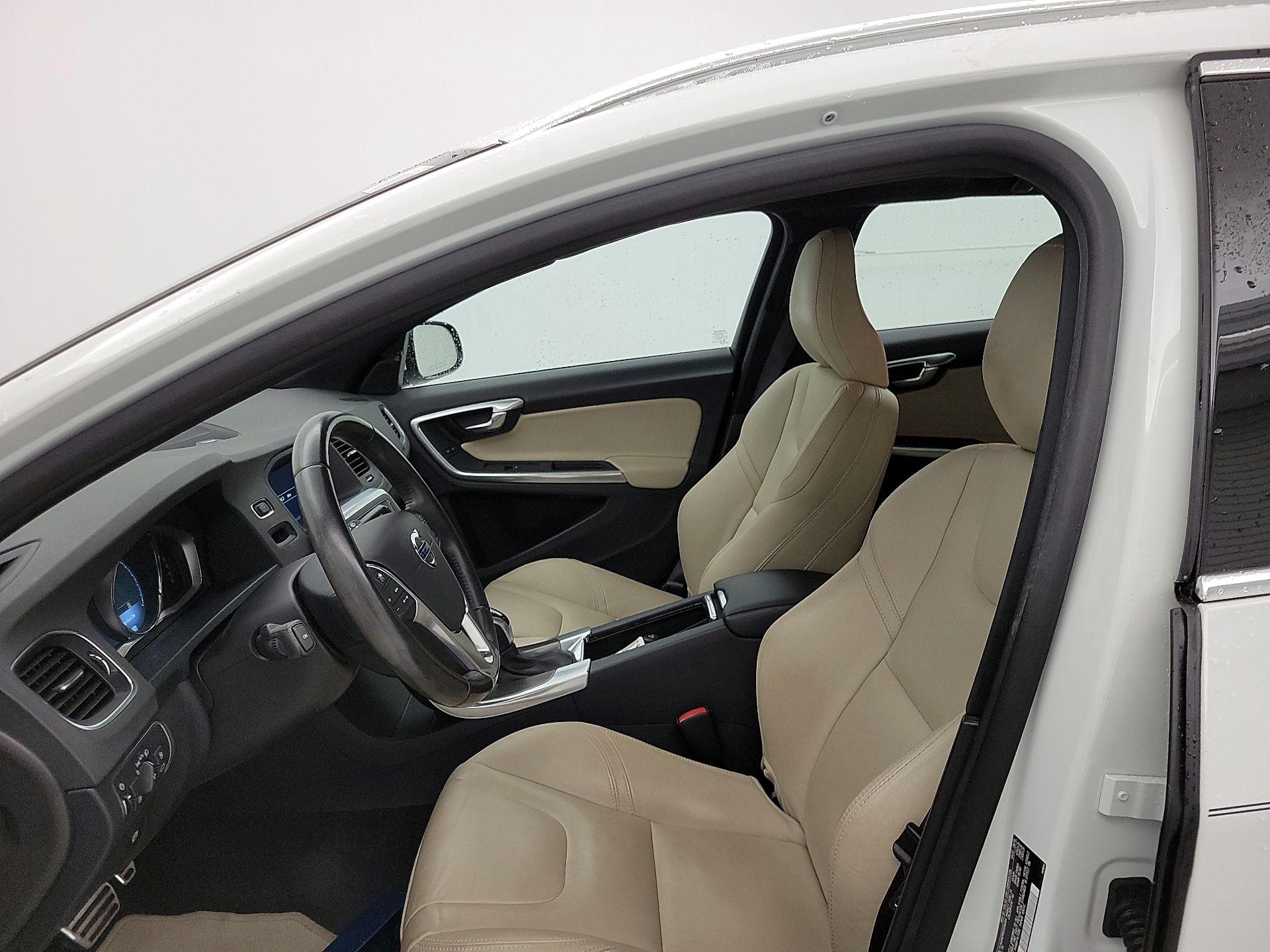 Thumbnail: 2016 Volvo V60 - 11