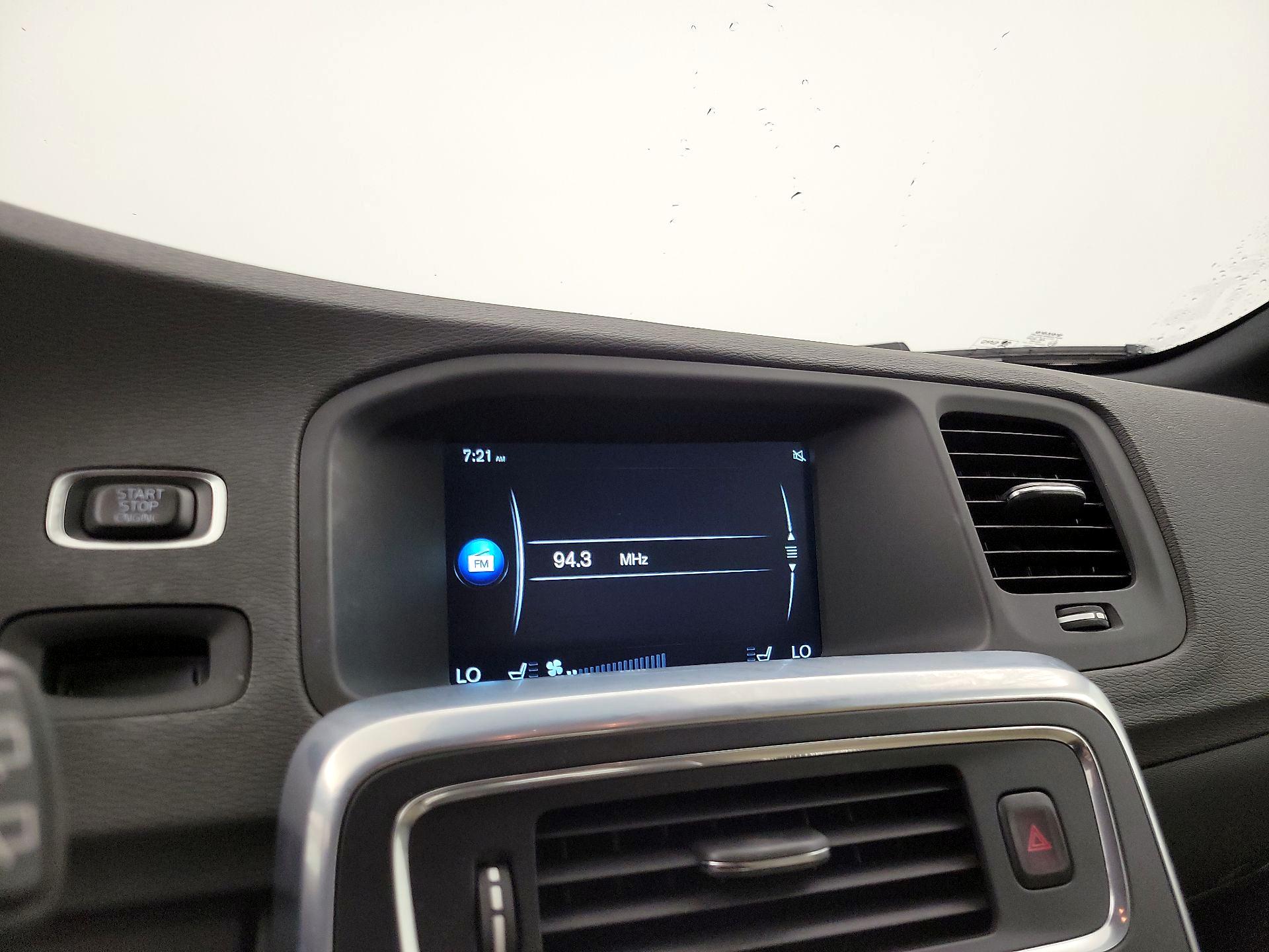 Thumbnail: 2016 Volvo V60 - 15