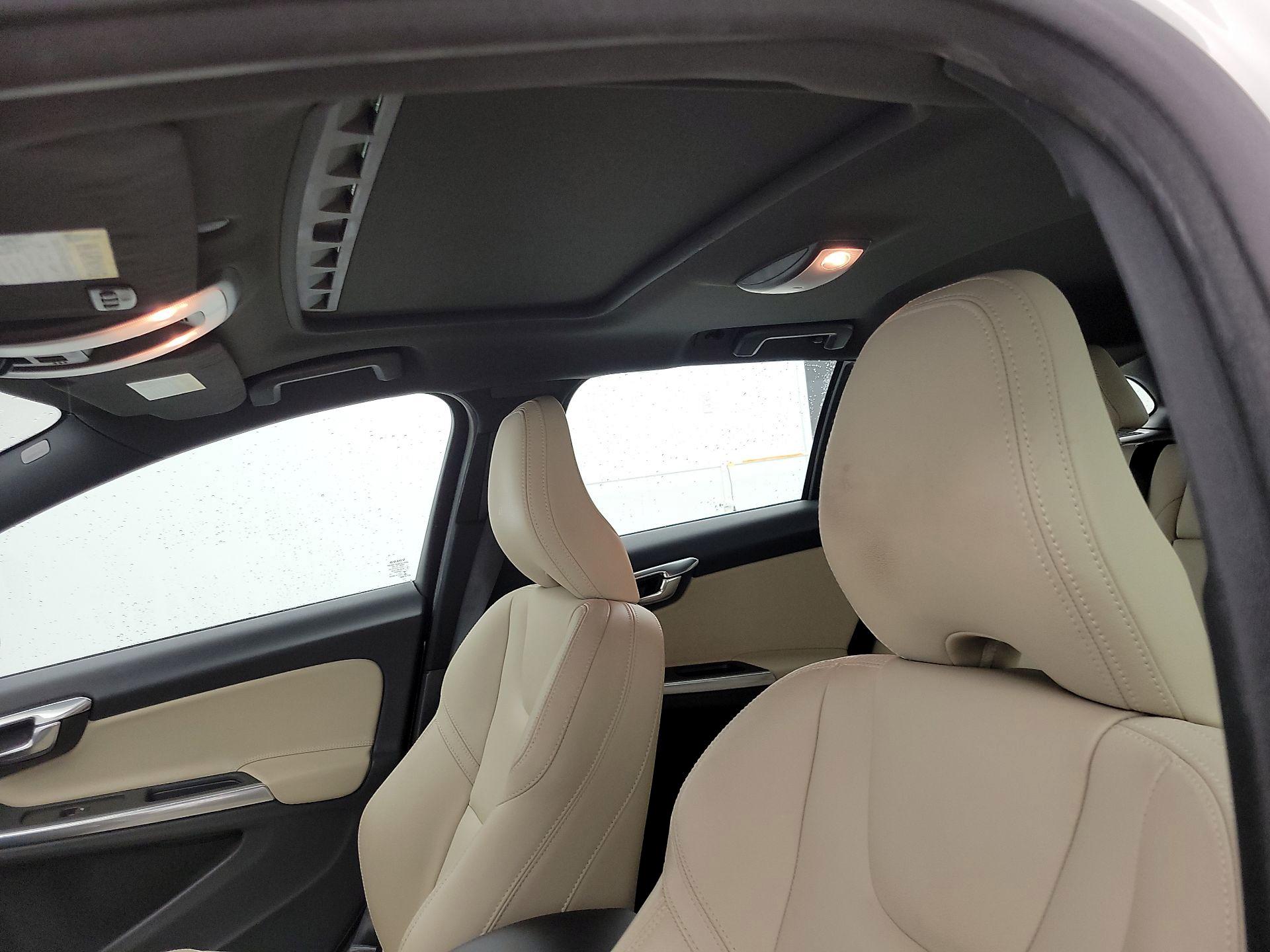 Thumbnail: 2016 Volvo V60 - 18
