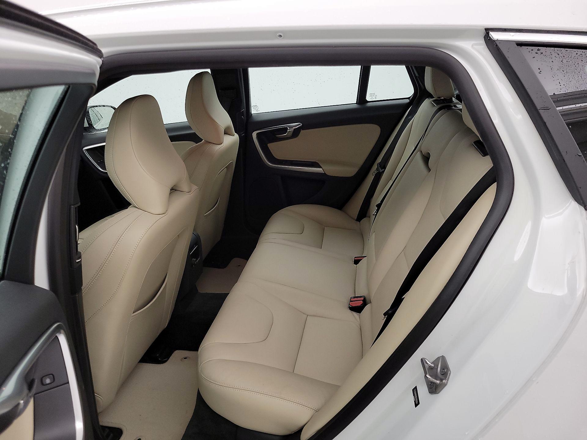 Thumbnail: 2016 Volvo V60 - 19