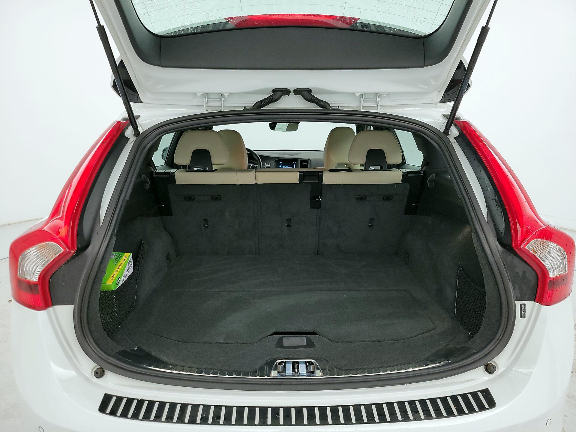 Thumbnail: 2016 Volvo V60 - 20