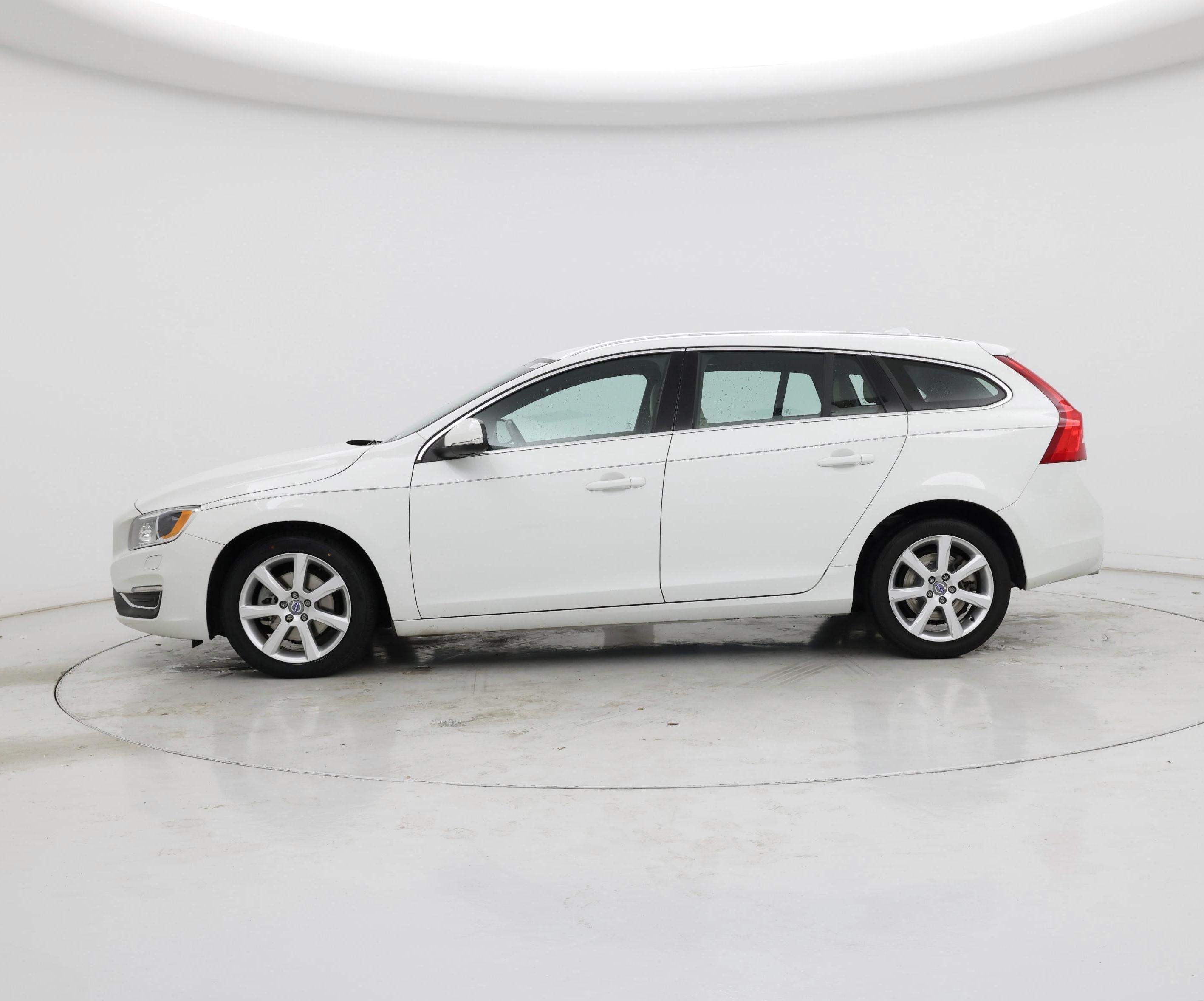 Thumbnail: 2016 Volvo V60 - 3