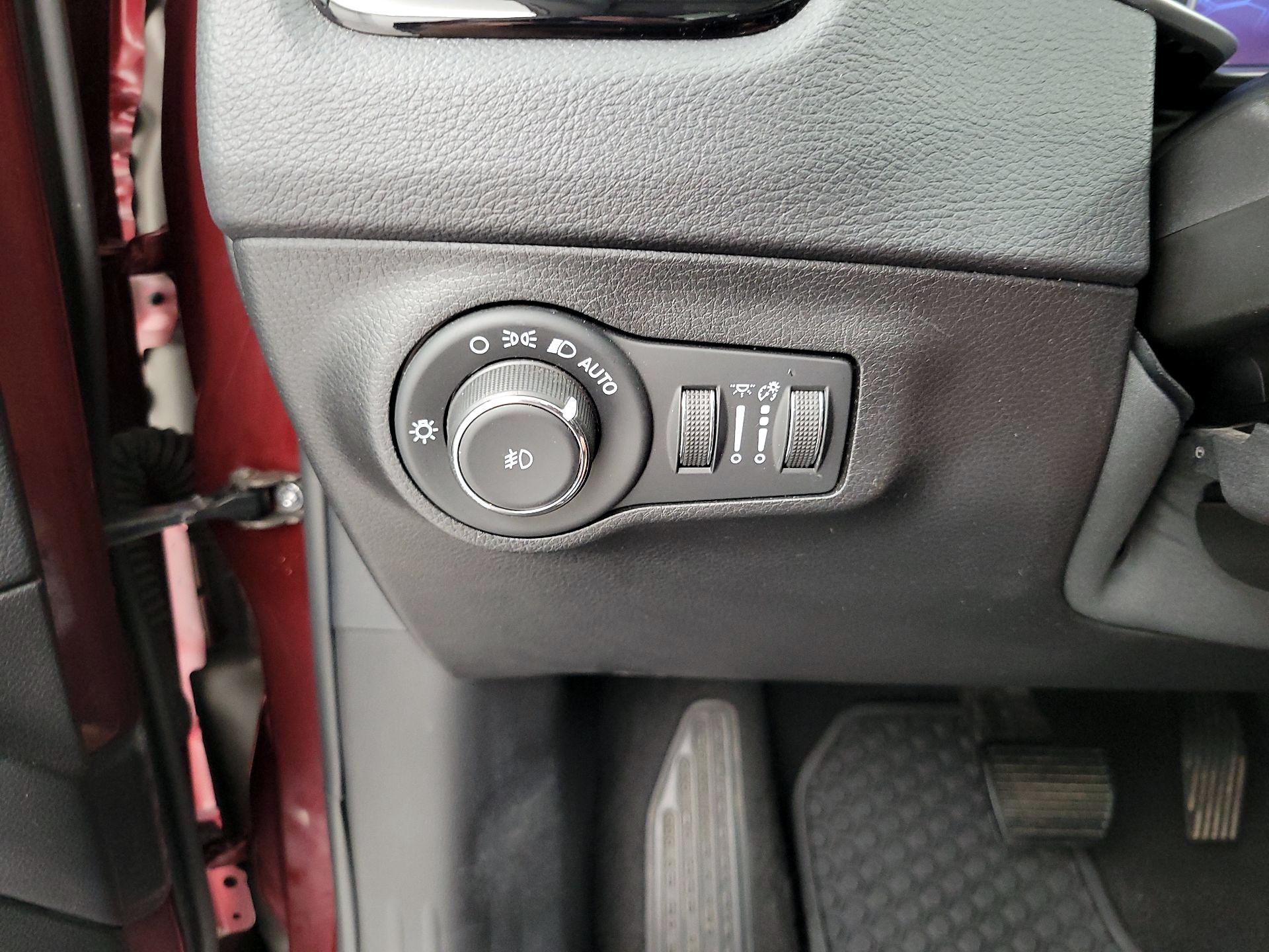 Thumbnail: 2020 Jeep Compass - 13