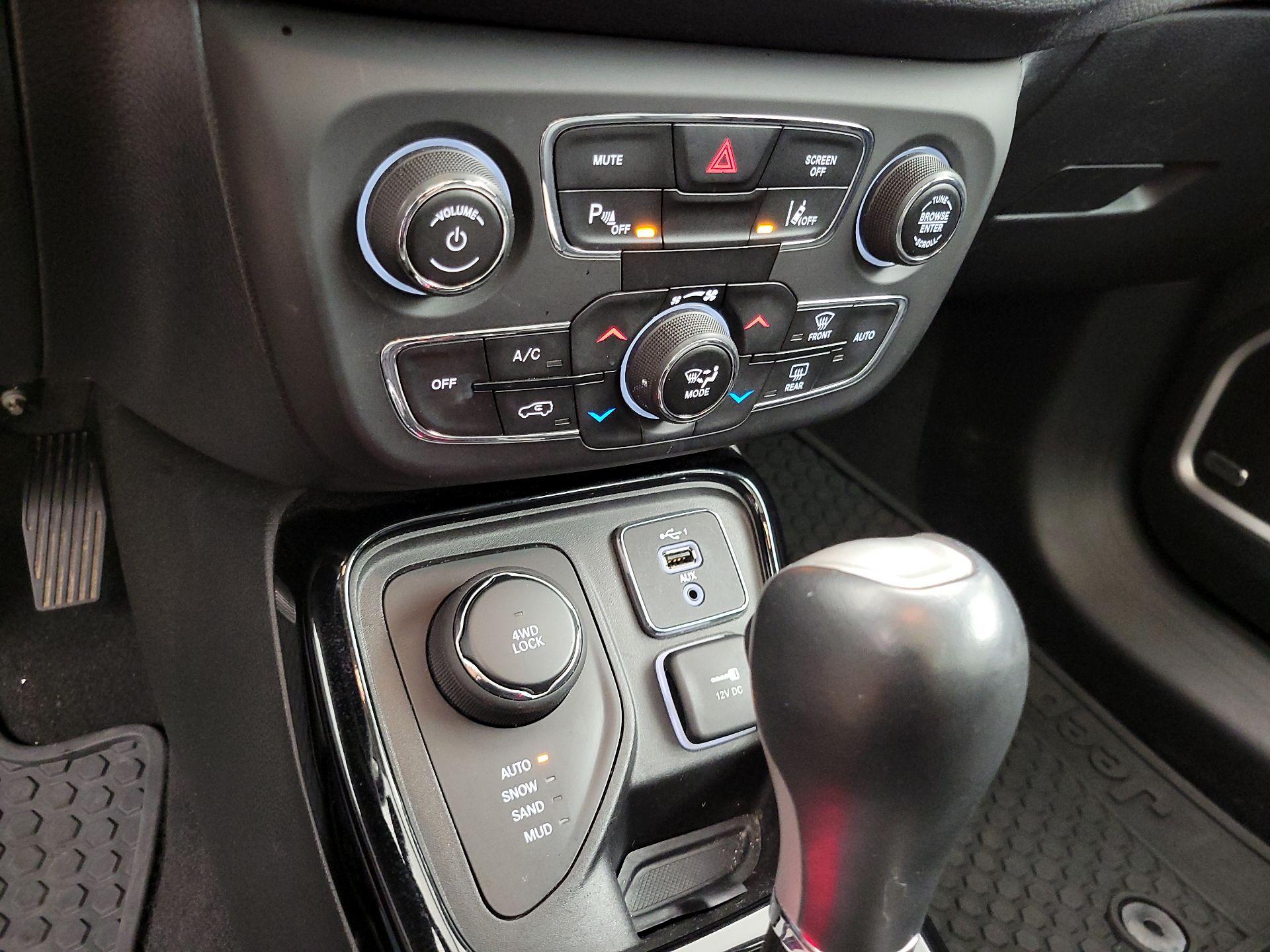 Thumbnail: 2020 Jeep Compass - 17
