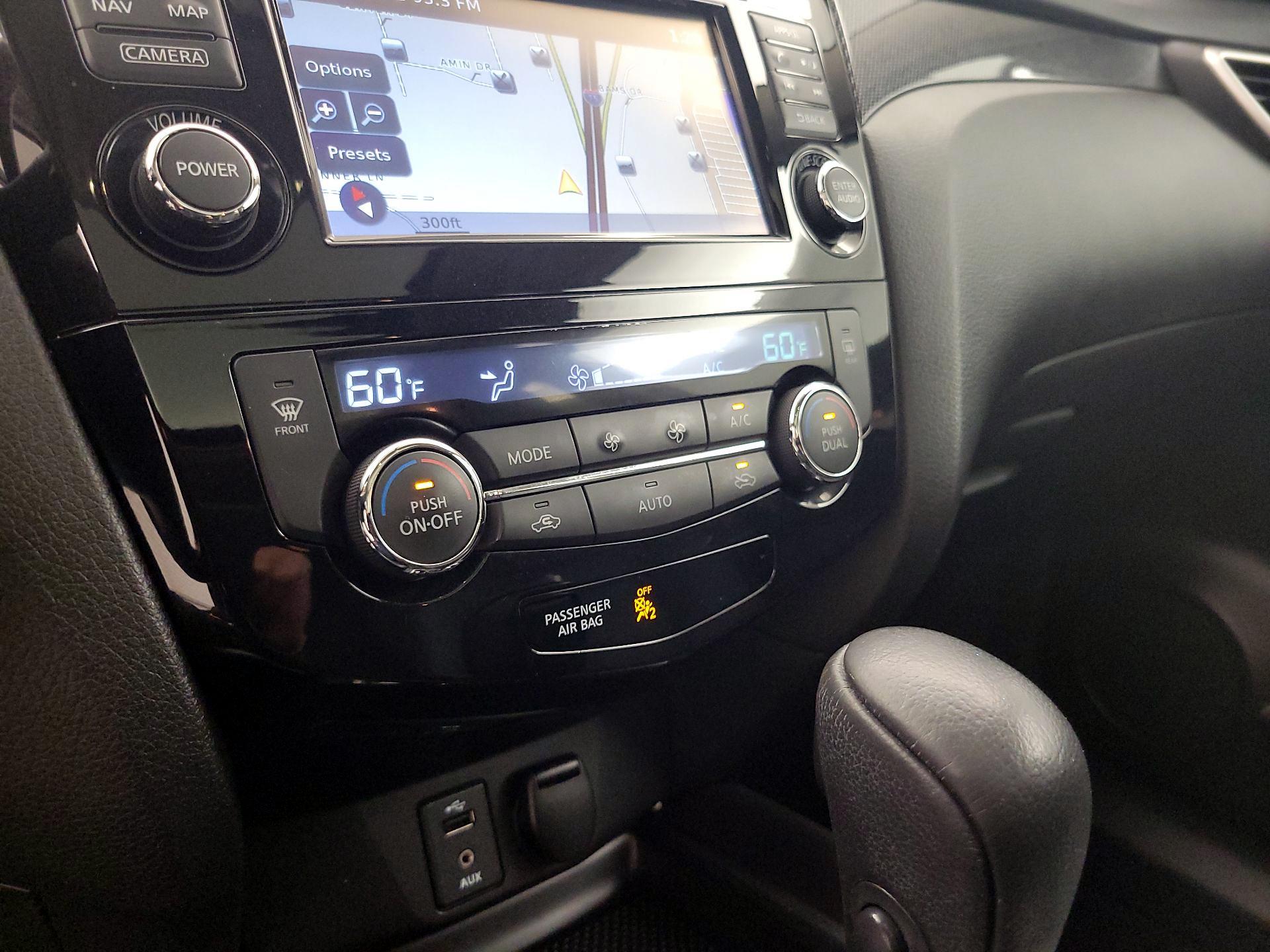 Thumbnail: 2015 Nissan Rogue - 17