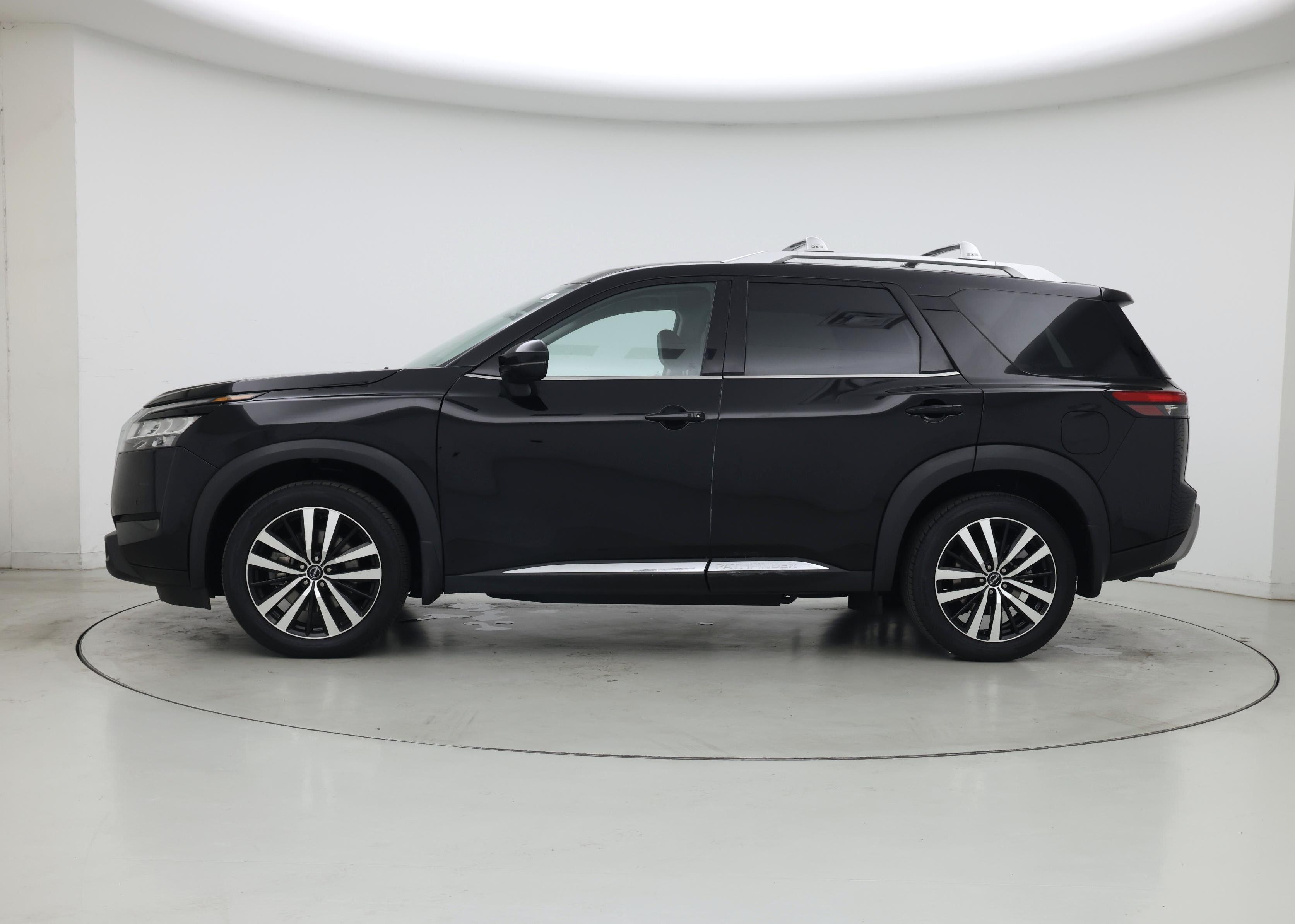 Thumbnail: 2023 Nissan Pathfinder - 3