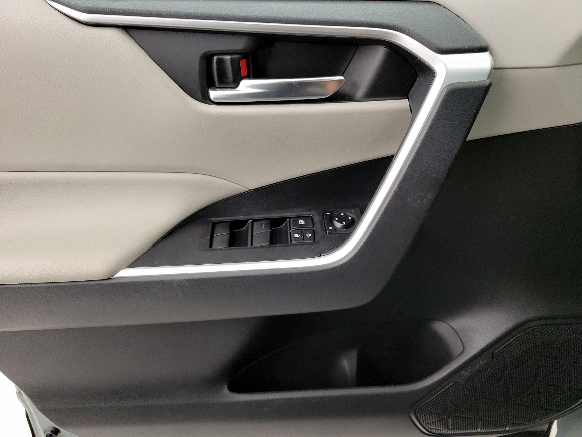 Thumbnail: 2021 Toyota RAV4 - 12