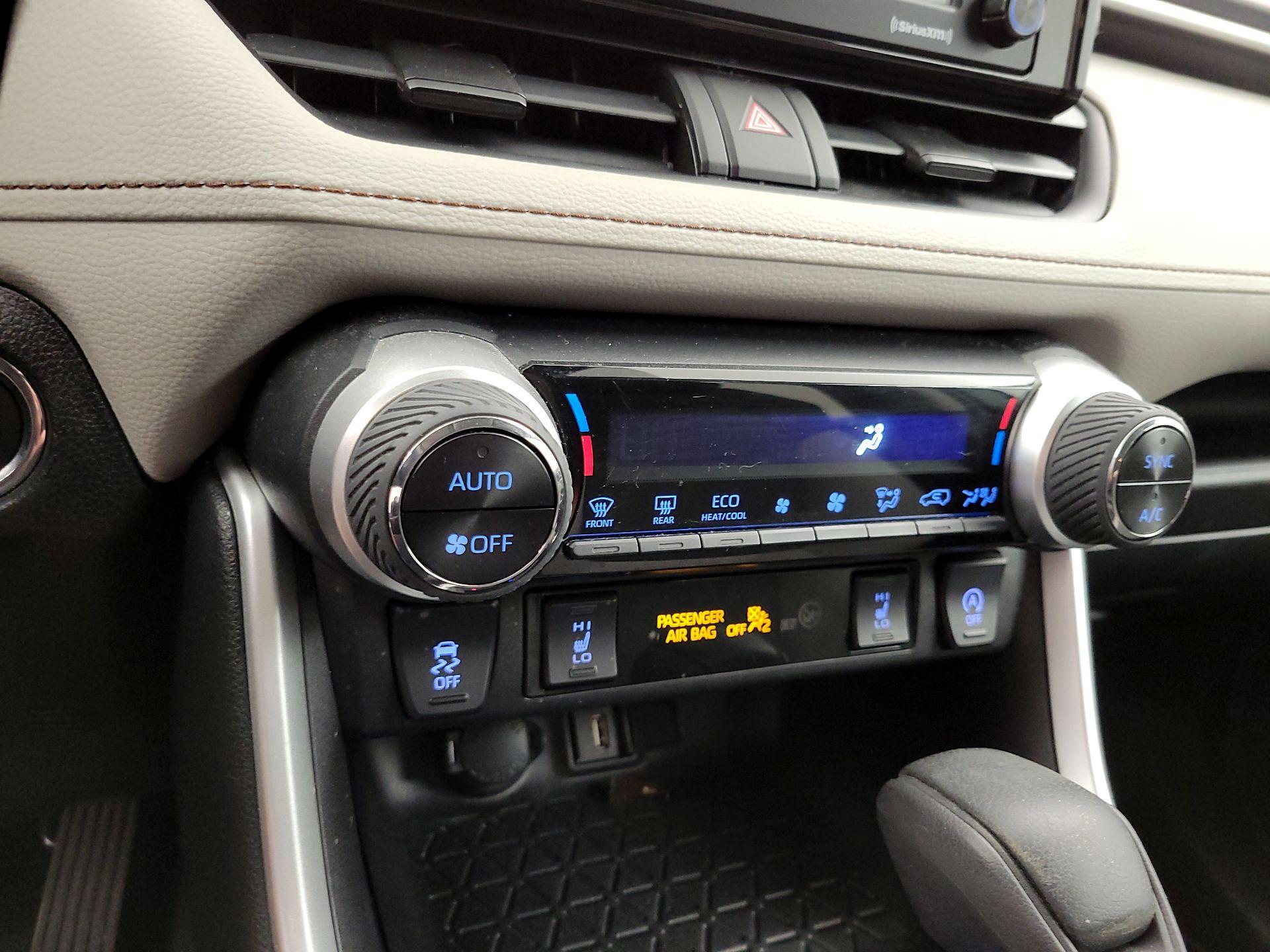 Thumbnail: 2021 Toyota RAV4 - 16