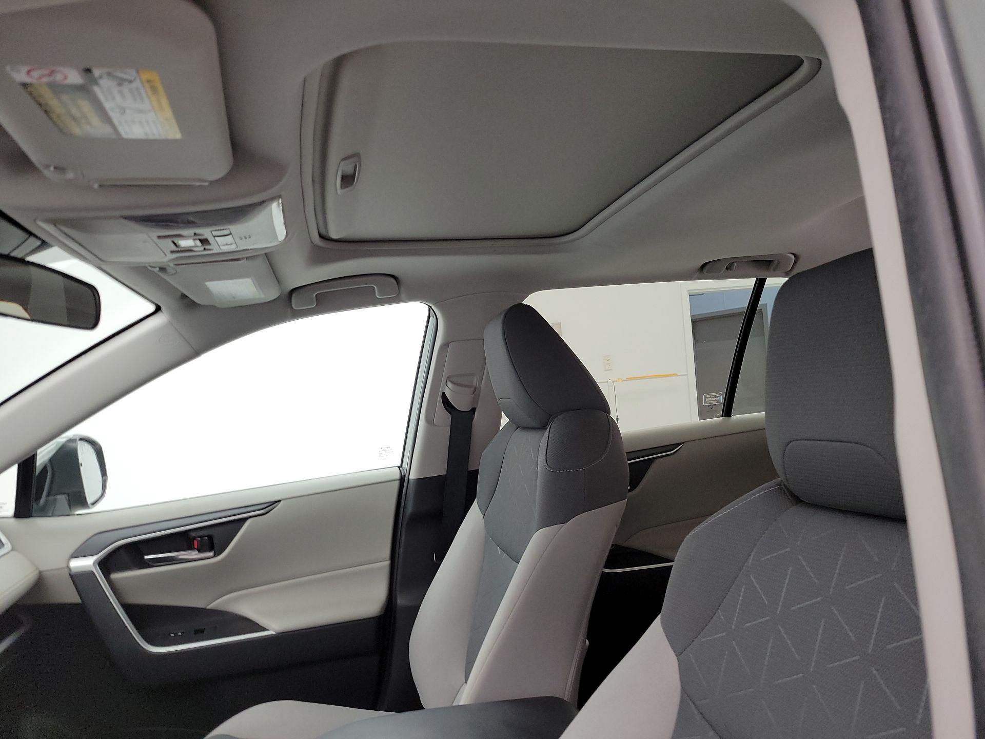 Thumbnail: 2021 Toyota RAV4 - 19