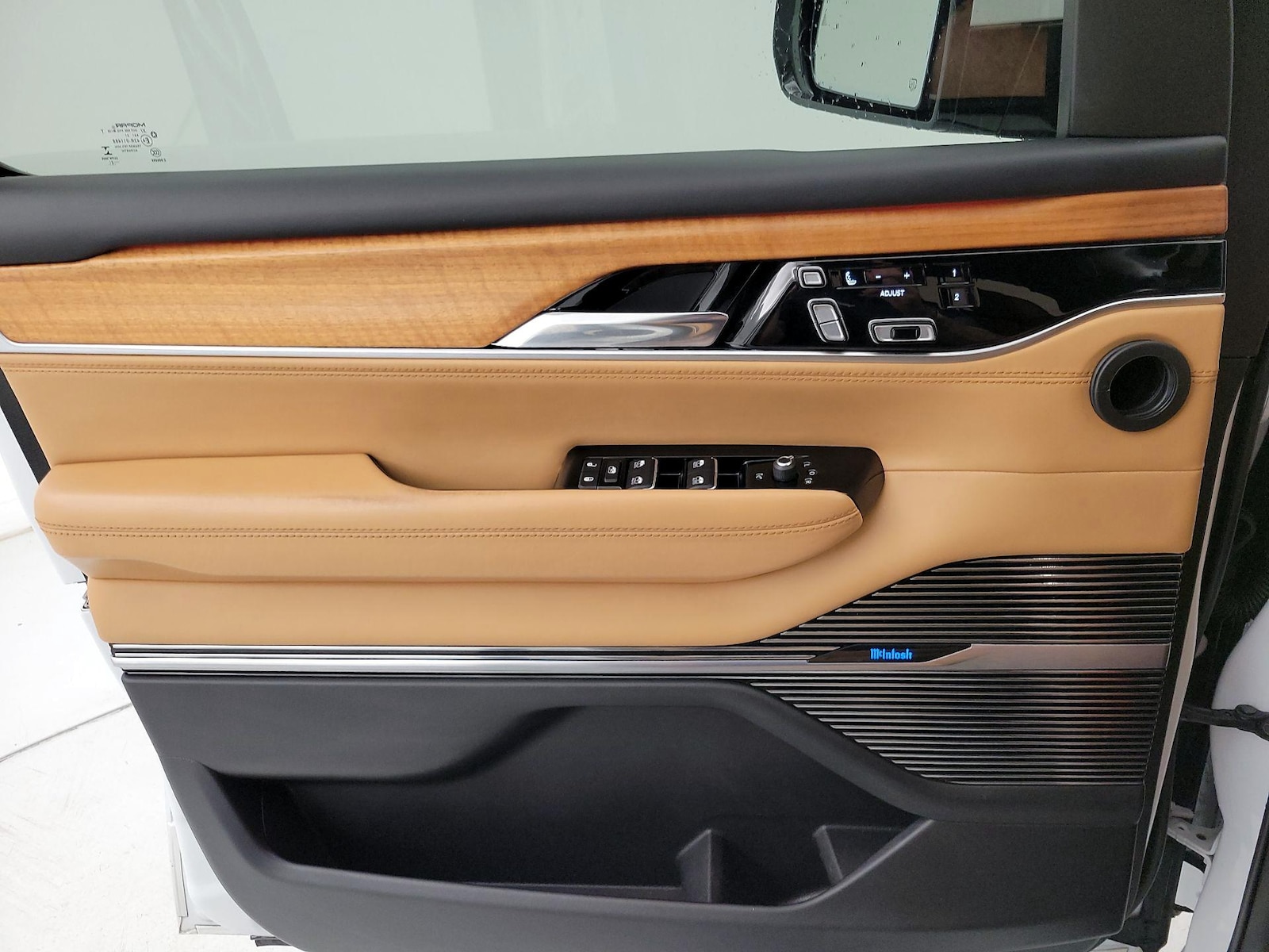 2022 Jeep Grand Wagoneer Series III - Photo 13