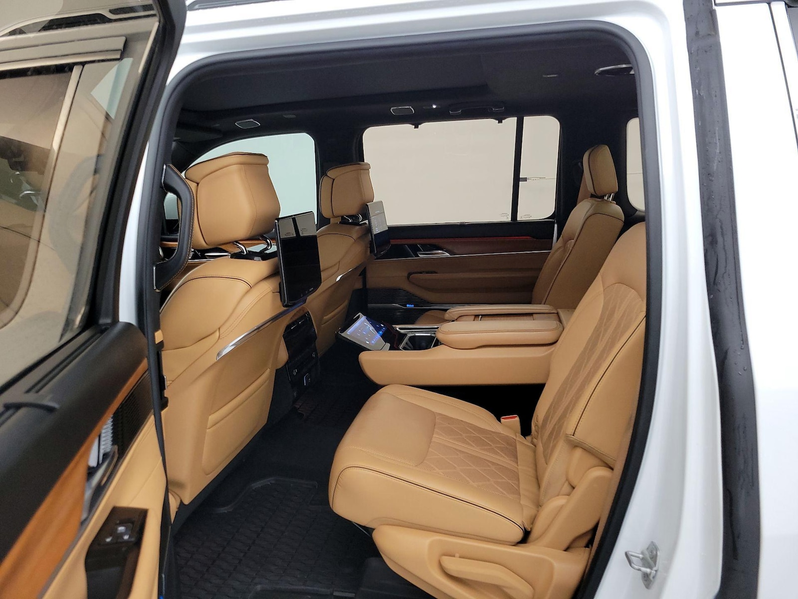 2022 Jeep Grand Wagoneer Series III - Photo 21