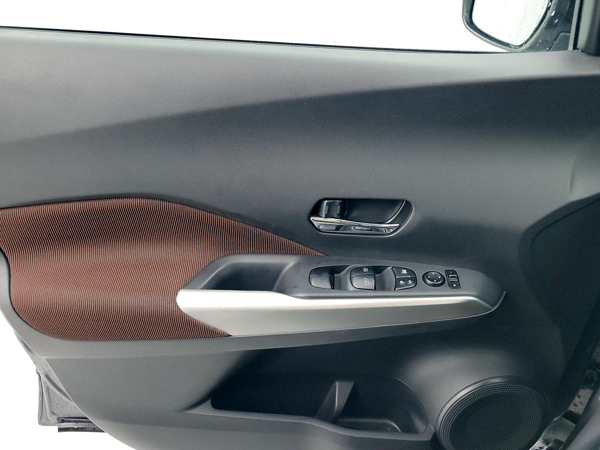 Thumbnail: 2019 Nissan Kicks - 12