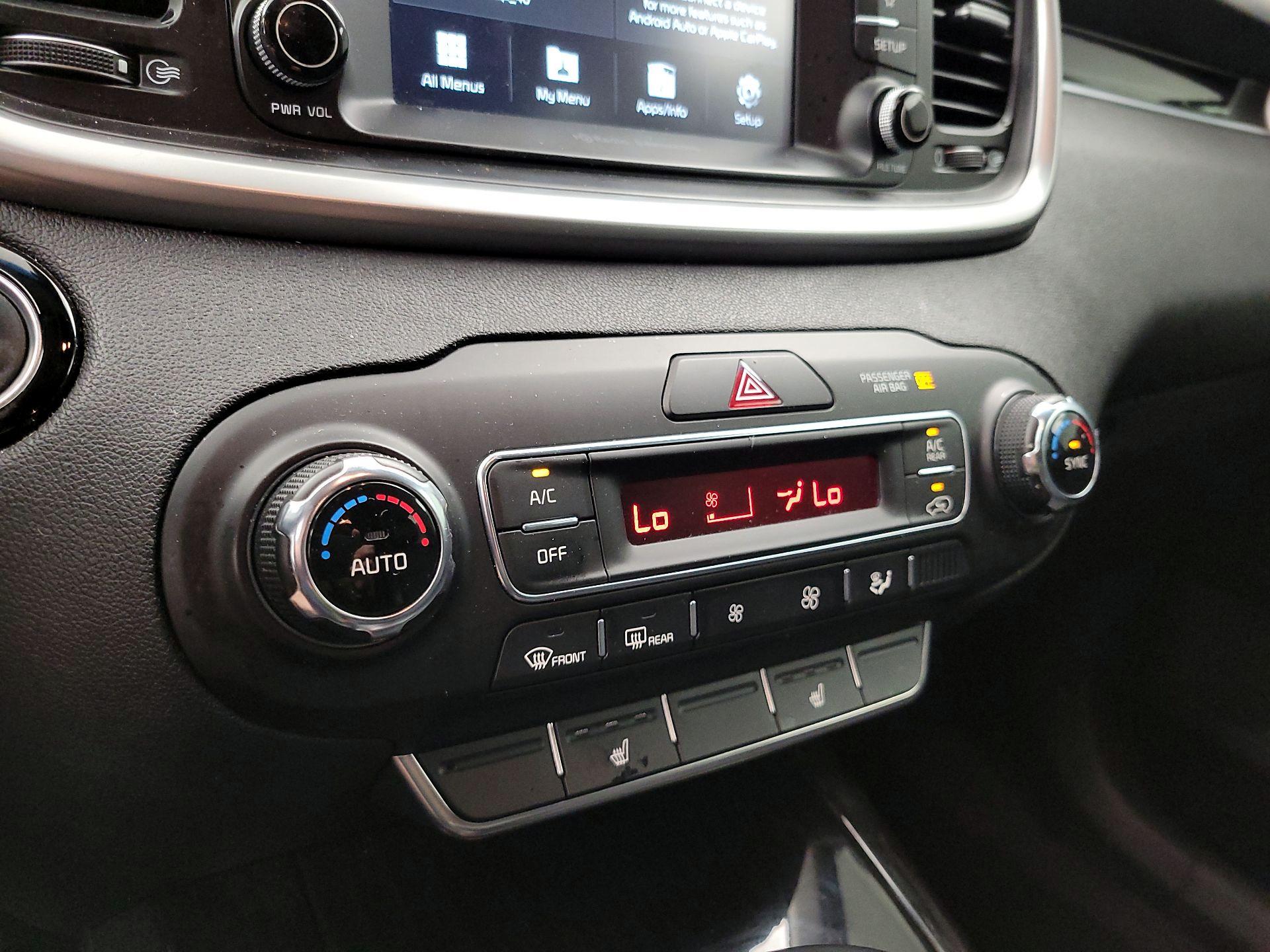 Thumbnail: 2017 Kia Sorento - 16