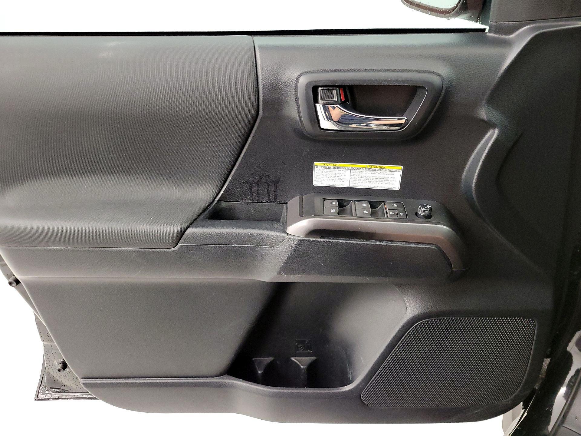 Thumbnail: 2019 Toyota Tacoma - 12