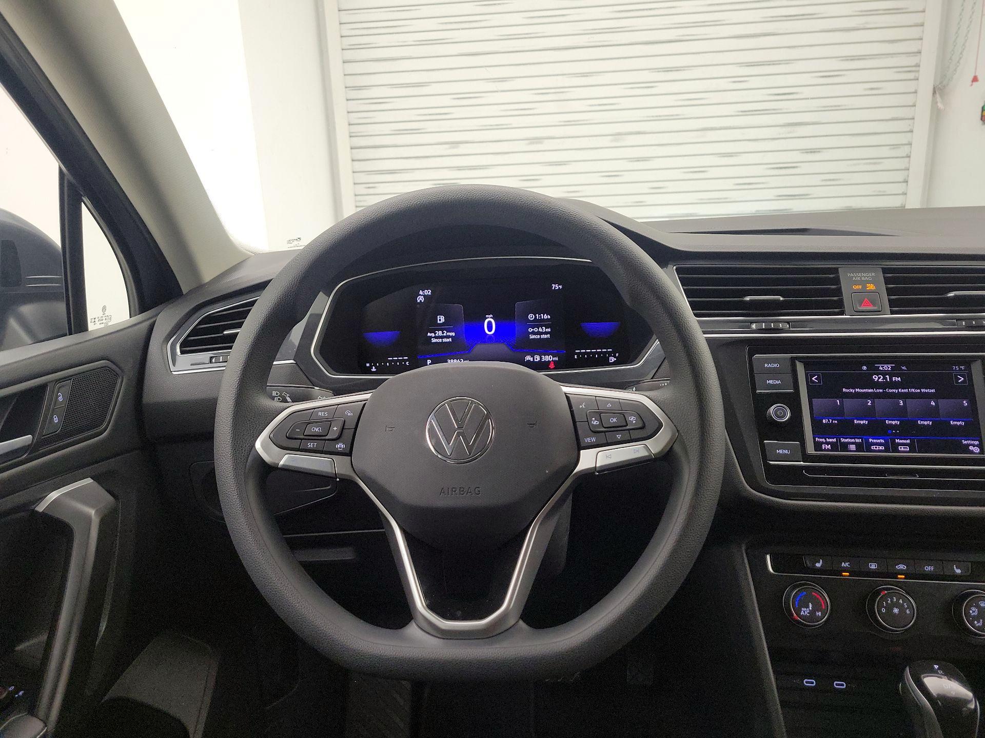 Thumbnail: 2023 Volkswagen Tiguan - 10