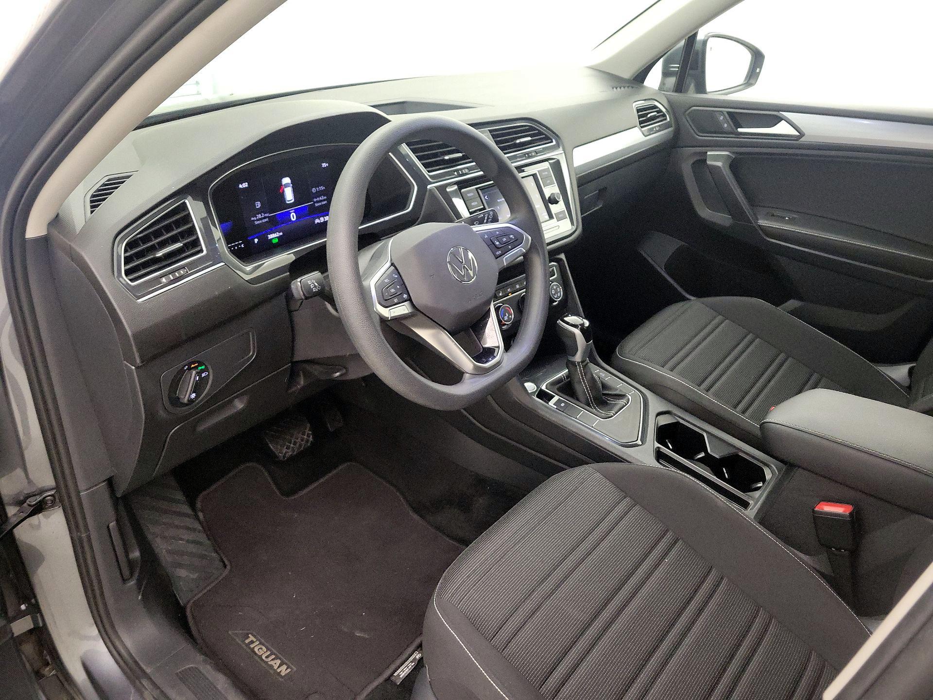 Thumbnail: 2023 Volkswagen Tiguan - 11