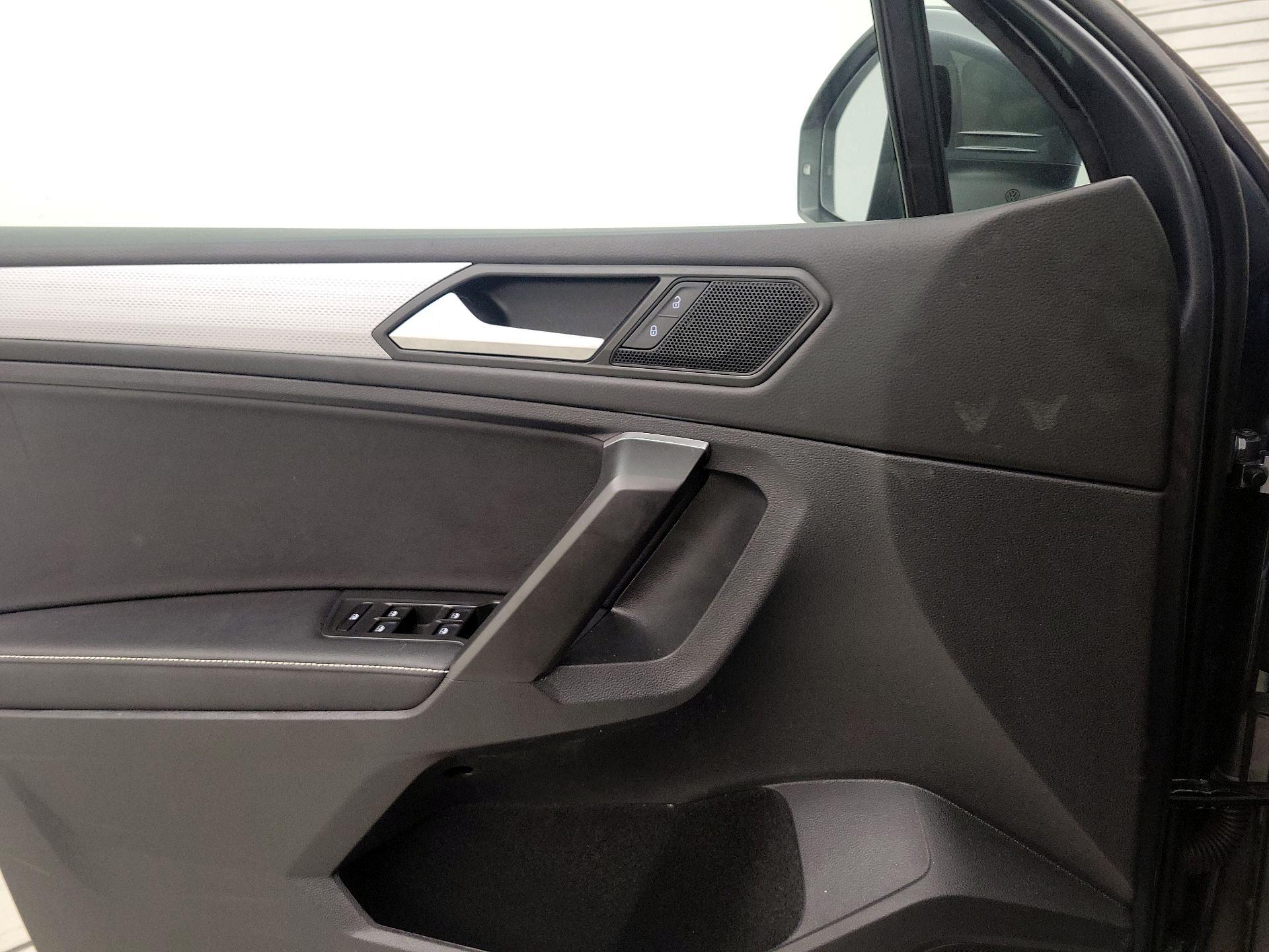 Thumbnail: 2023 Volkswagen Tiguan - 12
