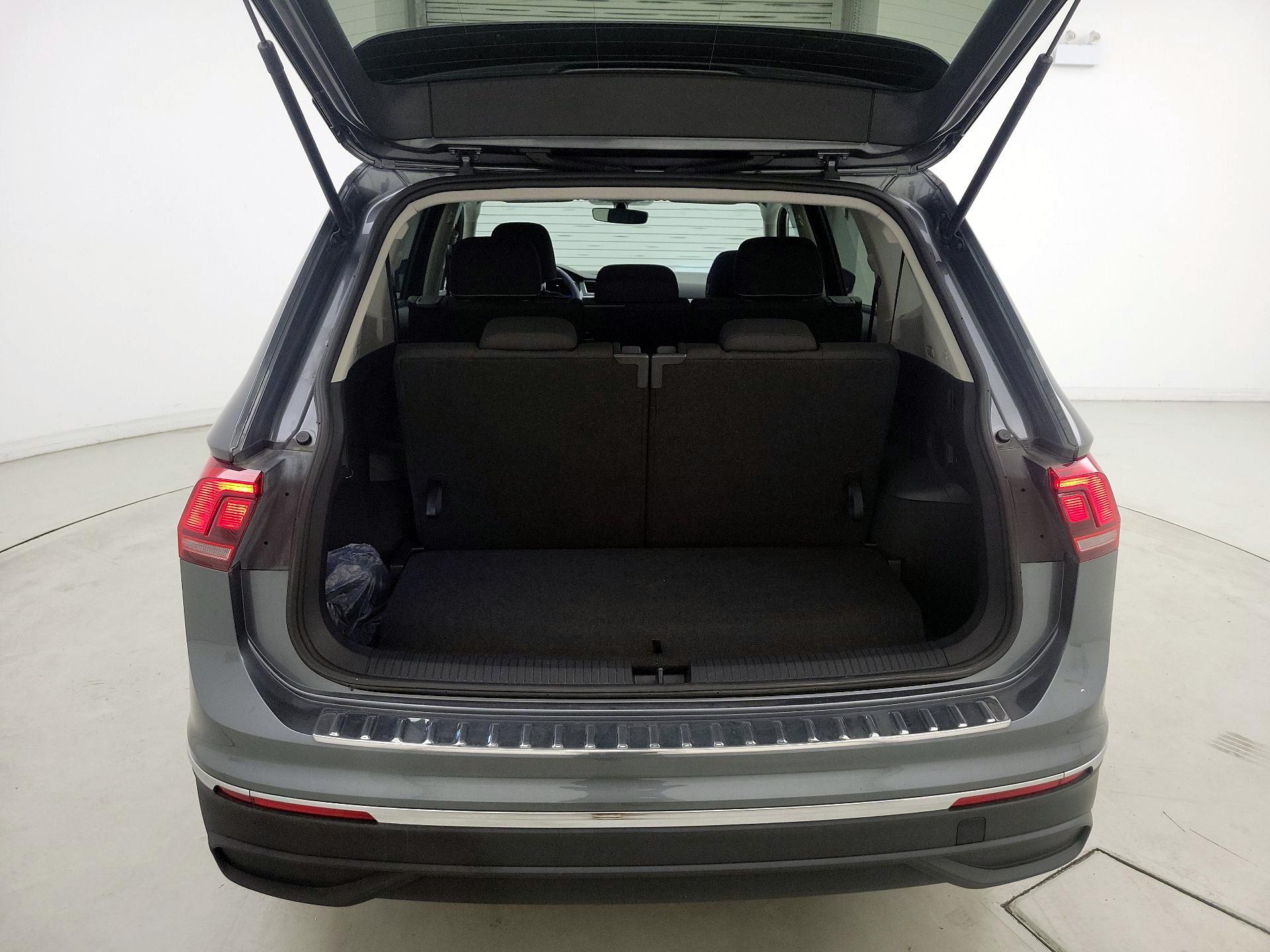 Thumbnail: 2023 Volkswagen Tiguan - 20