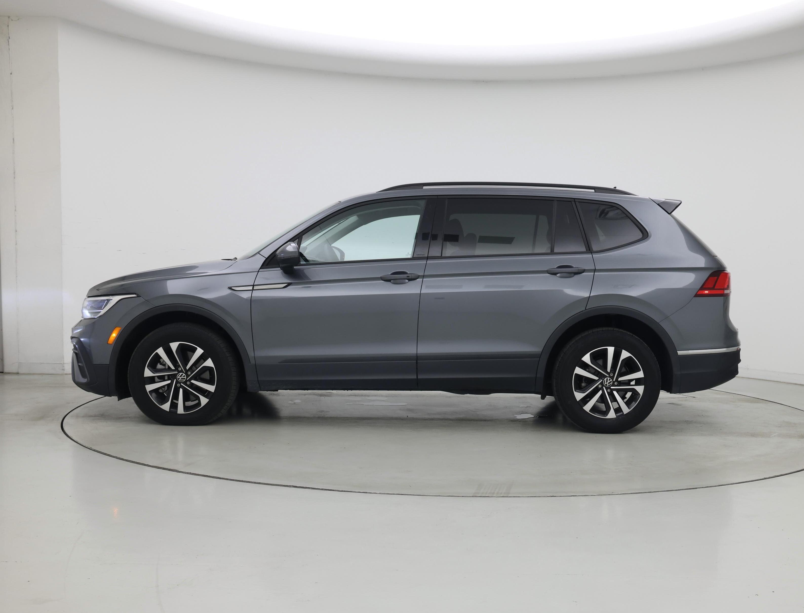 Thumbnail: 2023 Volkswagen Tiguan - 3