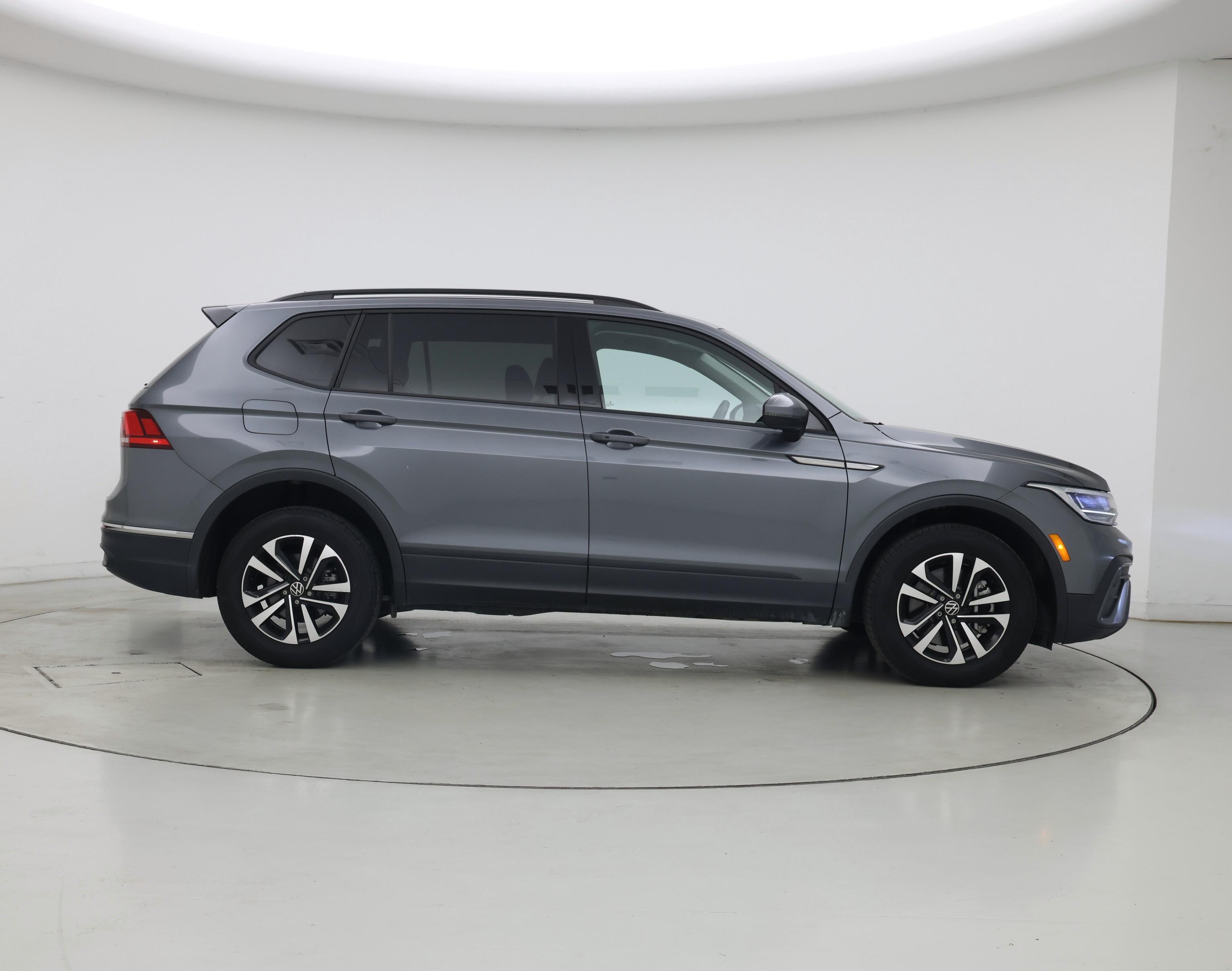 Thumbnail: 2023 Volkswagen Tiguan - 7