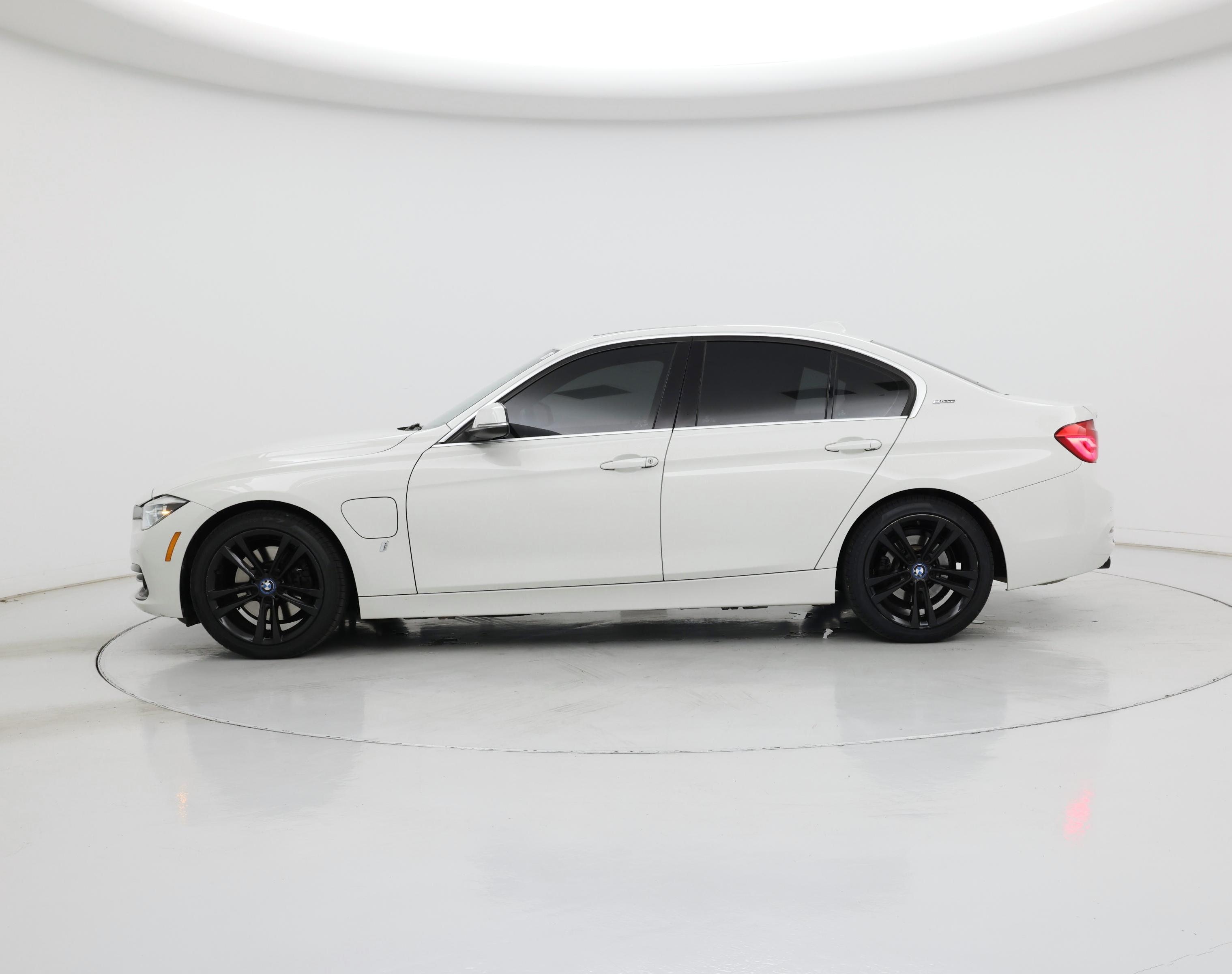 Thumbnail: 2018 BMW 3 Series - 3