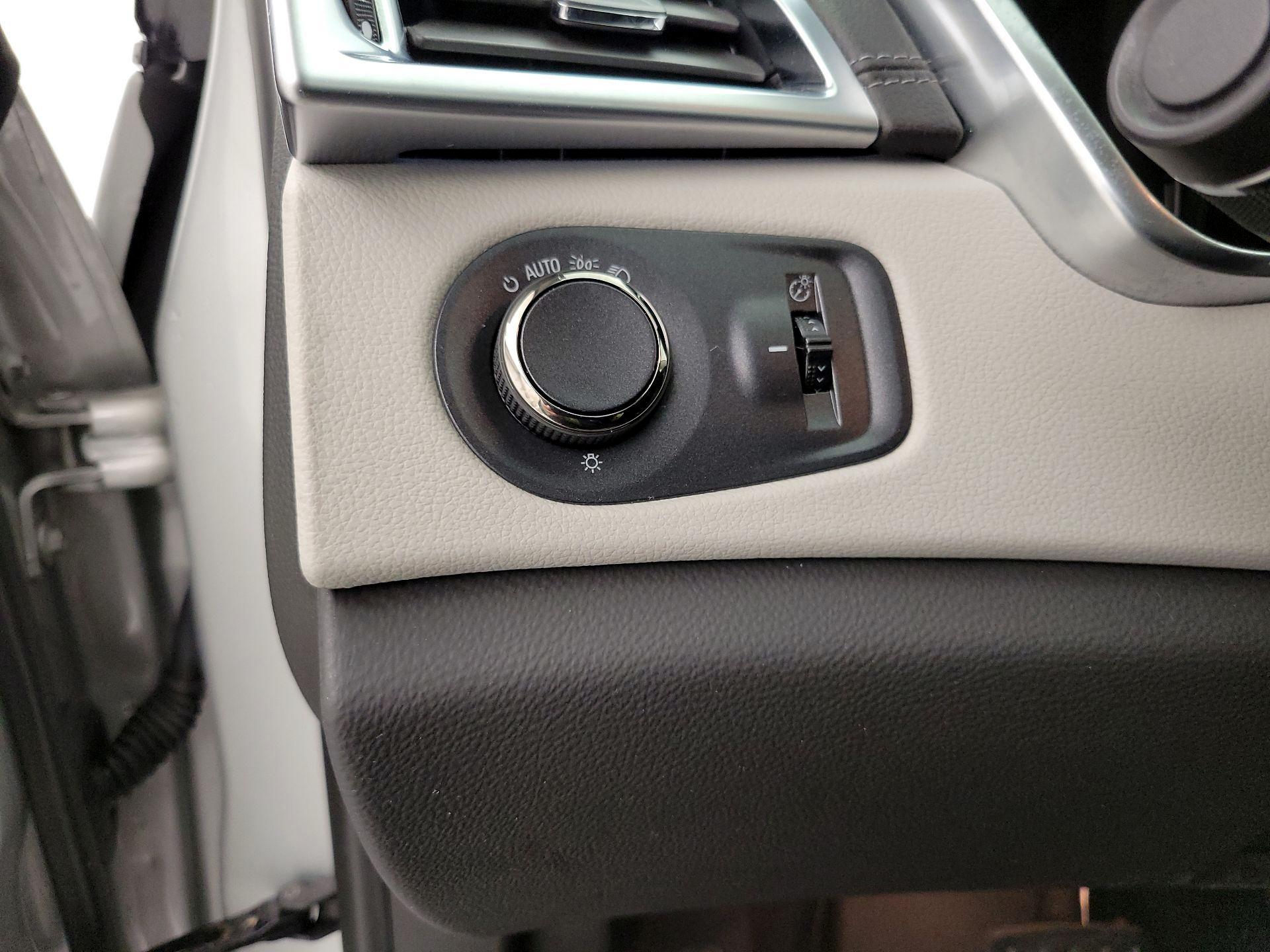 Thumbnail: 2015 Cadillac SRX - 13