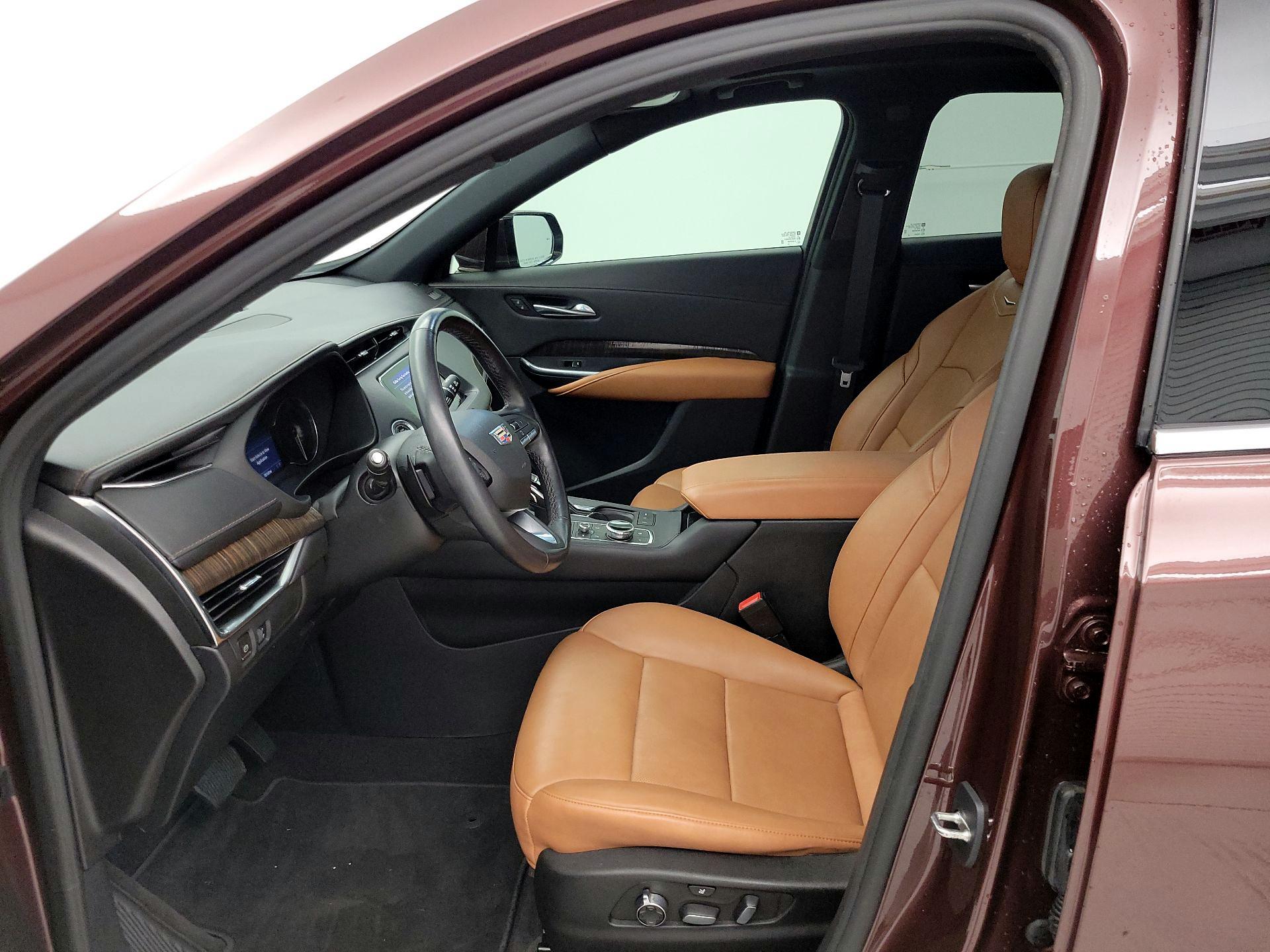 Thumbnail: 2023 Cadillac XT4 - 11