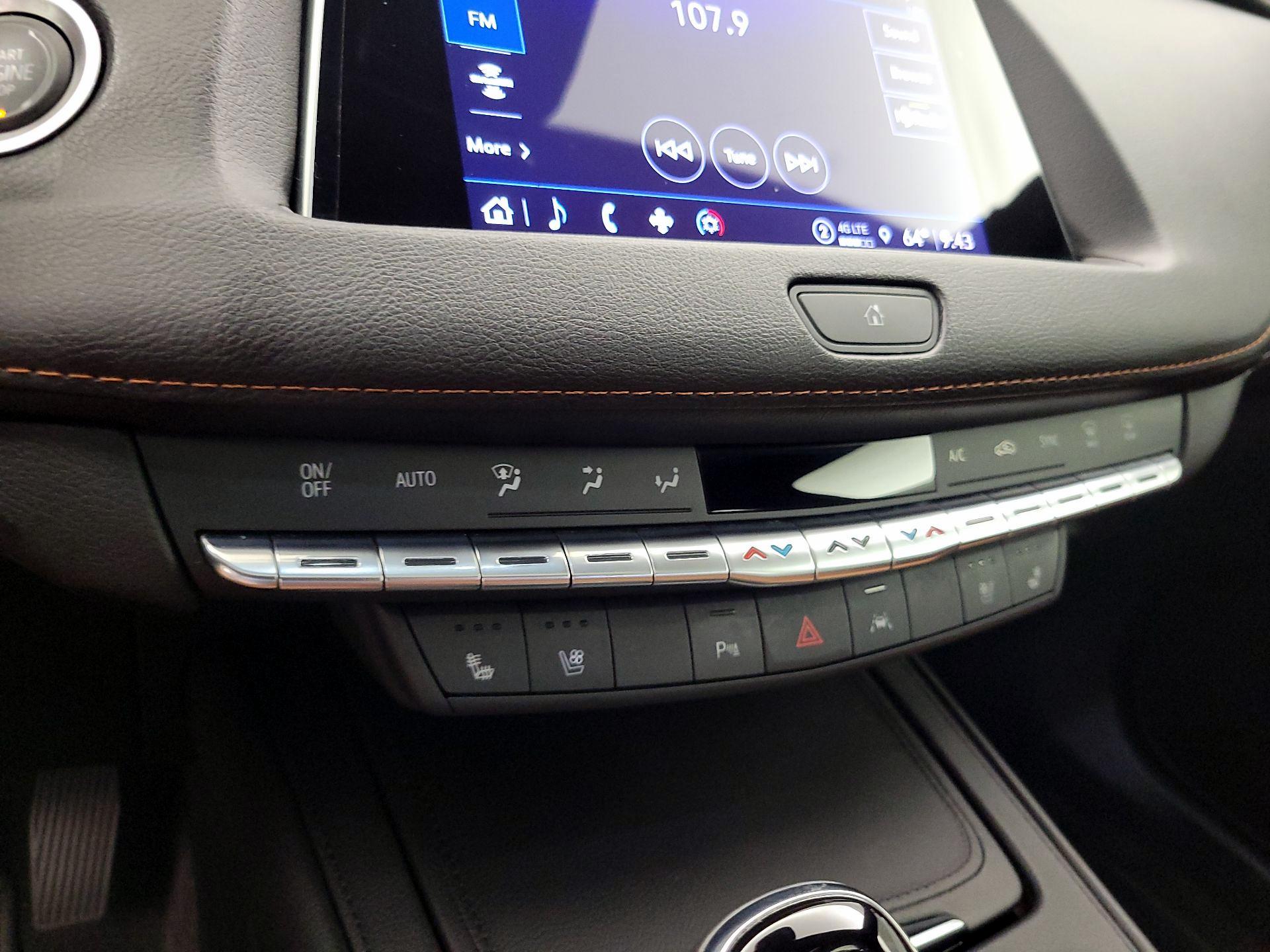Thumbnail: 2023 Cadillac XT4 - 16