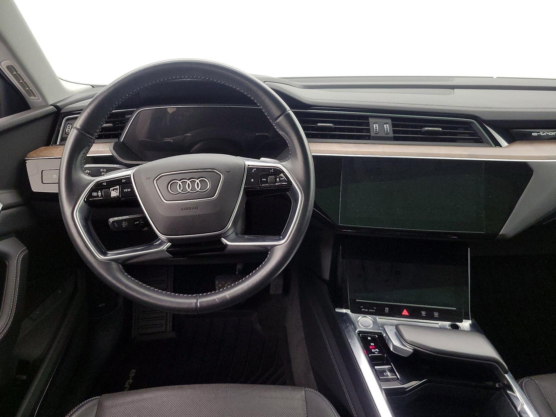 Thumbnail: 2020 Audi e-tron S - 10