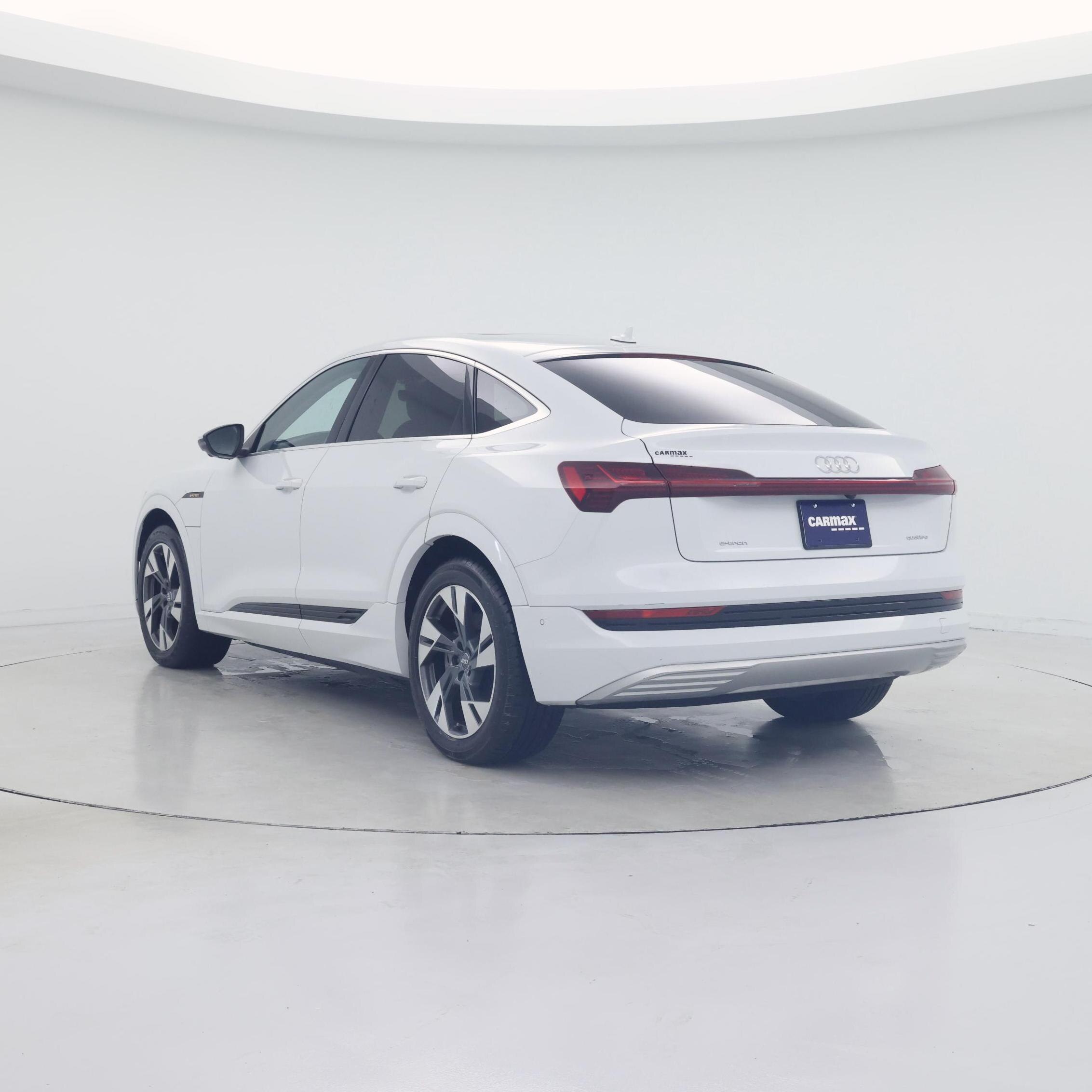 Thumbnail: 2020 Audi e-tron S - 2