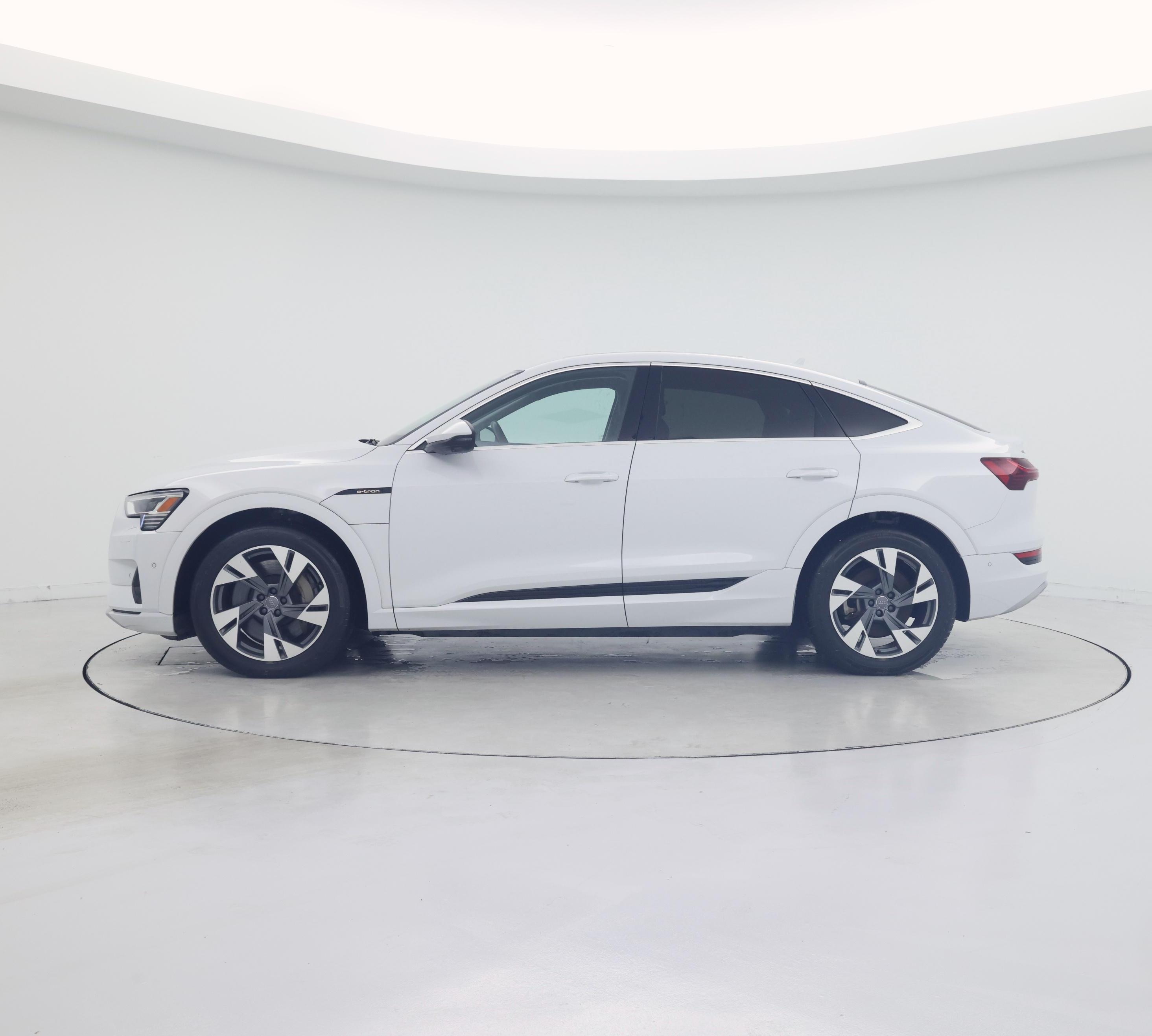 Thumbnail: 2020 Audi e-tron S - 3