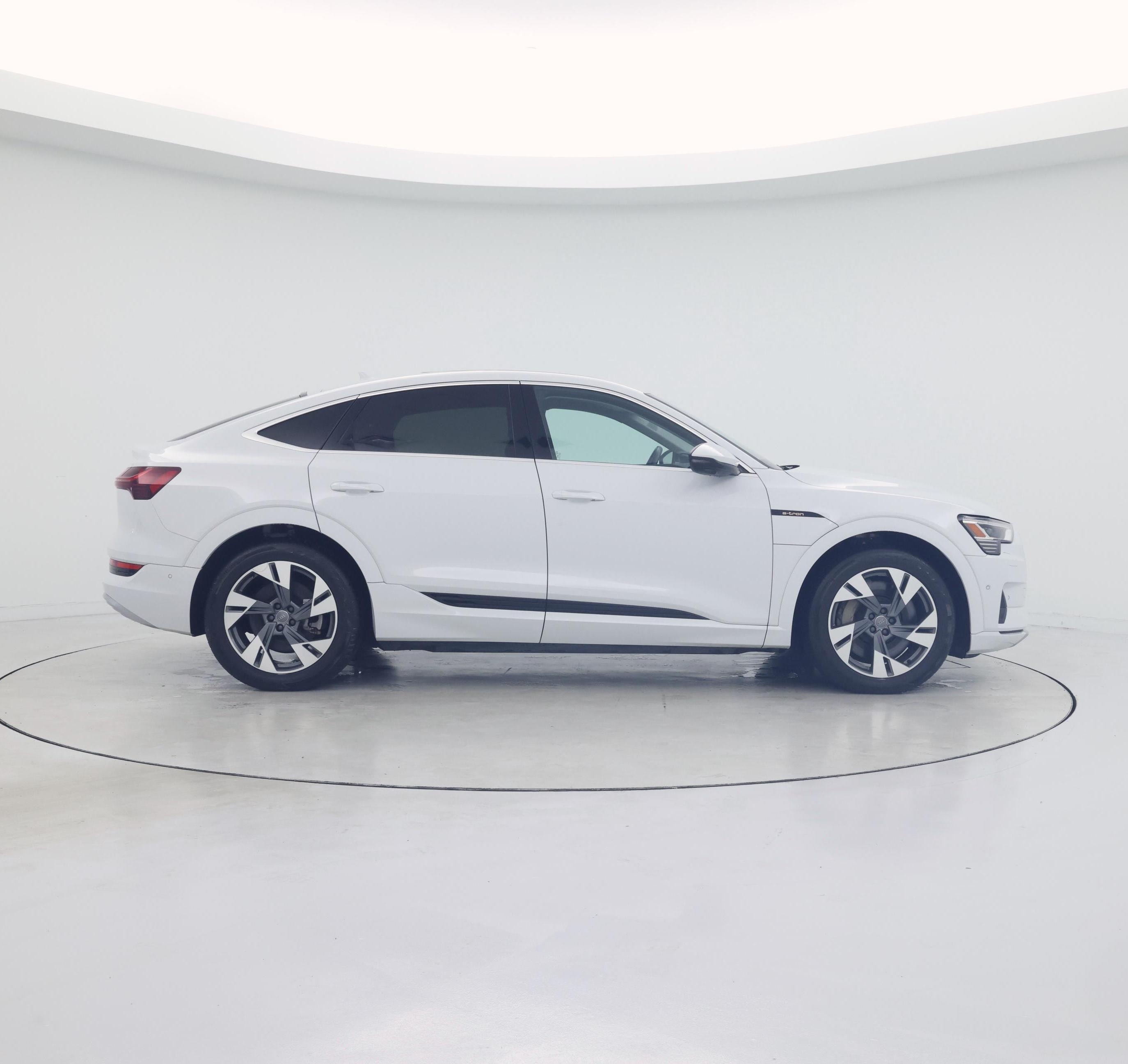 Thumbnail: 2020 Audi e-tron S - 7