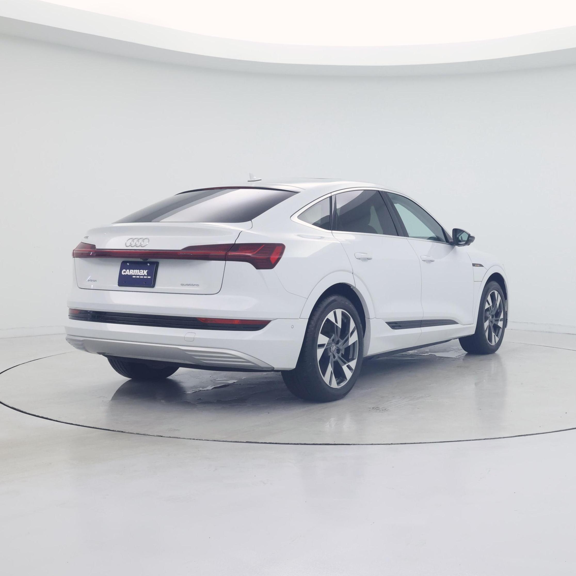 Thumbnail: 2020 Audi e-tron S - 8