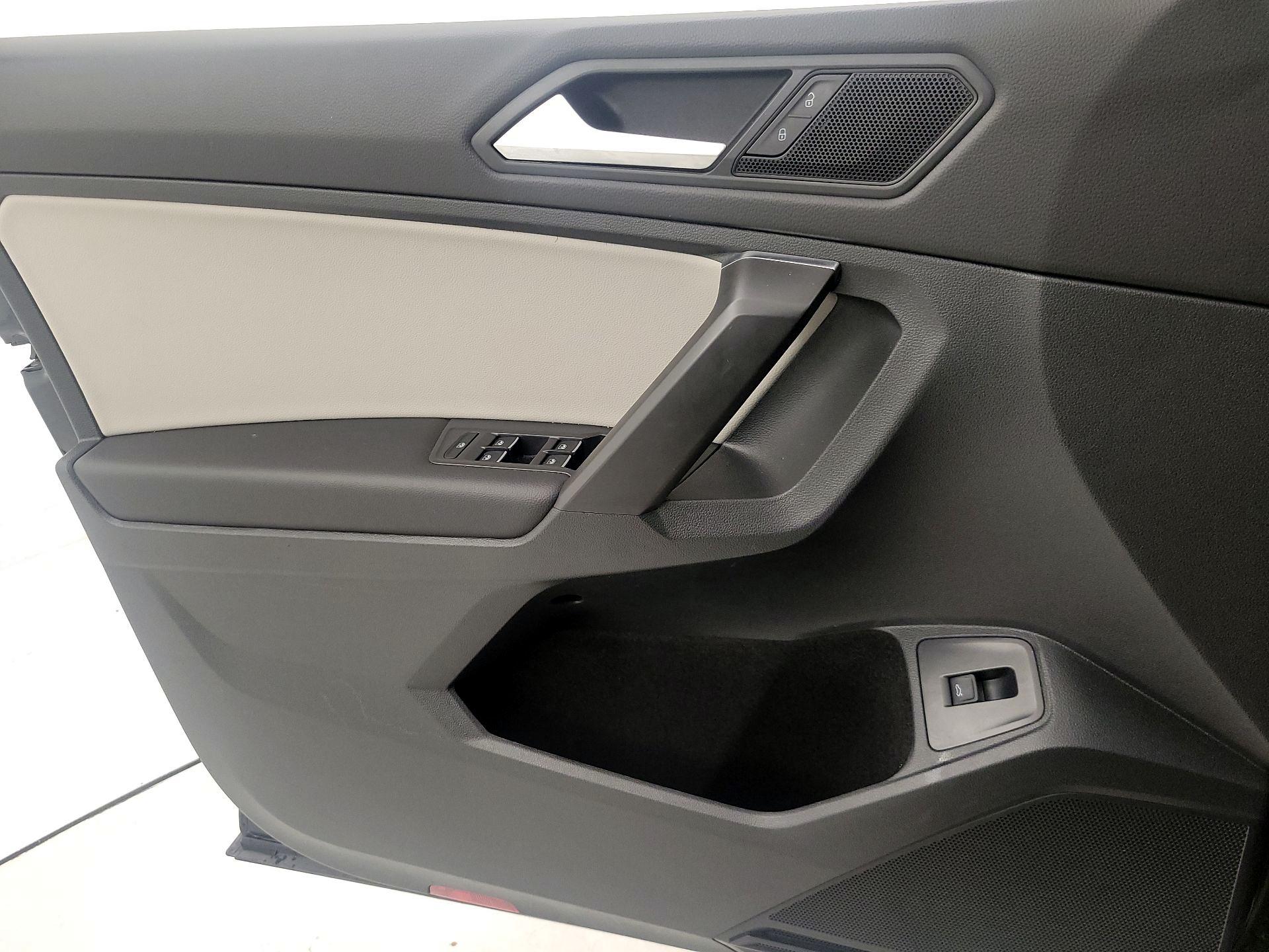 Thumbnail: 2021 Volkswagen Tiguan - 12