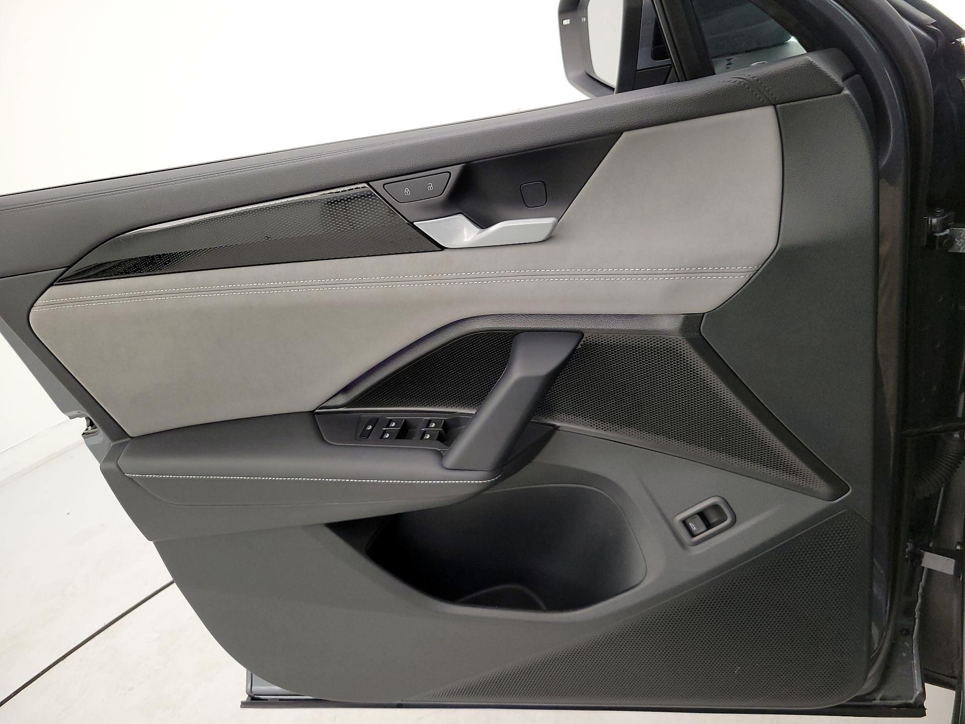 Thumbnail: 2025 Volkswagen Tiguan - 12