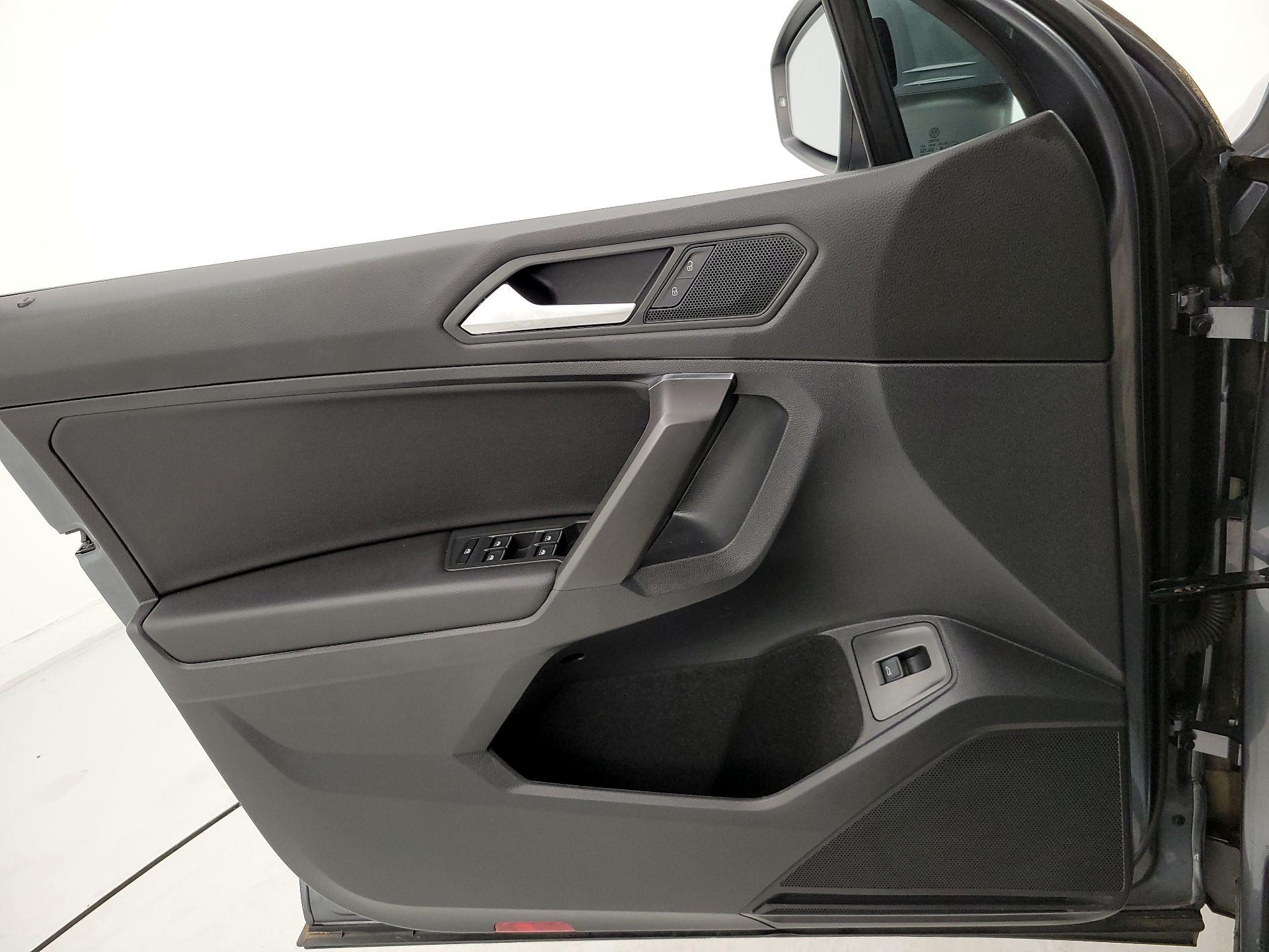 Thumbnail: 2021 Volkswagen Tiguan - 12